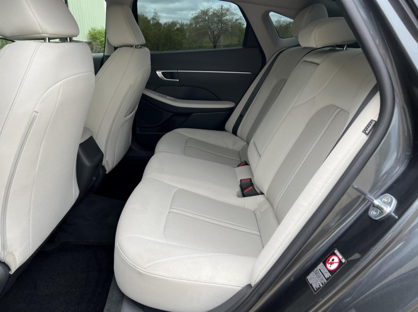 2022 GRAY /Gray Cloth Hyundai Sonata SEL (KMHL64JA1NA) with an 2.5L 4 Cyl. engine, Automatic transmission, located at 2990 Old Orchard Rd., Jackson, MO, 63755, 37.354214, -89.612106 - 2022 Hyundai Sonata SEL Local 1-Owner 75xxx miles Front Wheel Drive 2.5L 4 Cyl. Automatic Backup Camera Power Driver Seat Heated Seats Bluetooth Remote Start Cruise Power Windows/Locks/Mirrors We have financing available and we accept trades! Fill out a credit application on our website - Photo#16