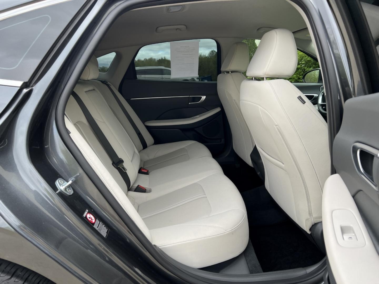 2022 GRAY /Gray Cloth Hyundai Sonata SEL (KMHL64JA1NA) with an 2.5L 4 Cyl. engine, Automatic transmission, located at 2990 Old Orchard Rd., Jackson, MO, 63755, 37.354214, -89.612106 - 2022 Hyundai Sonata SEL Local 1-Owner 75xxx miles Front Wheel Drive 2.5L 4 Cyl. Automatic Backup Camera Power Driver Seat Heated Seats Bluetooth Remote Start Cruise Power Windows/Locks/Mirrors We have financing available and we accept trades! Fill out a credit application on our website - Photo#17