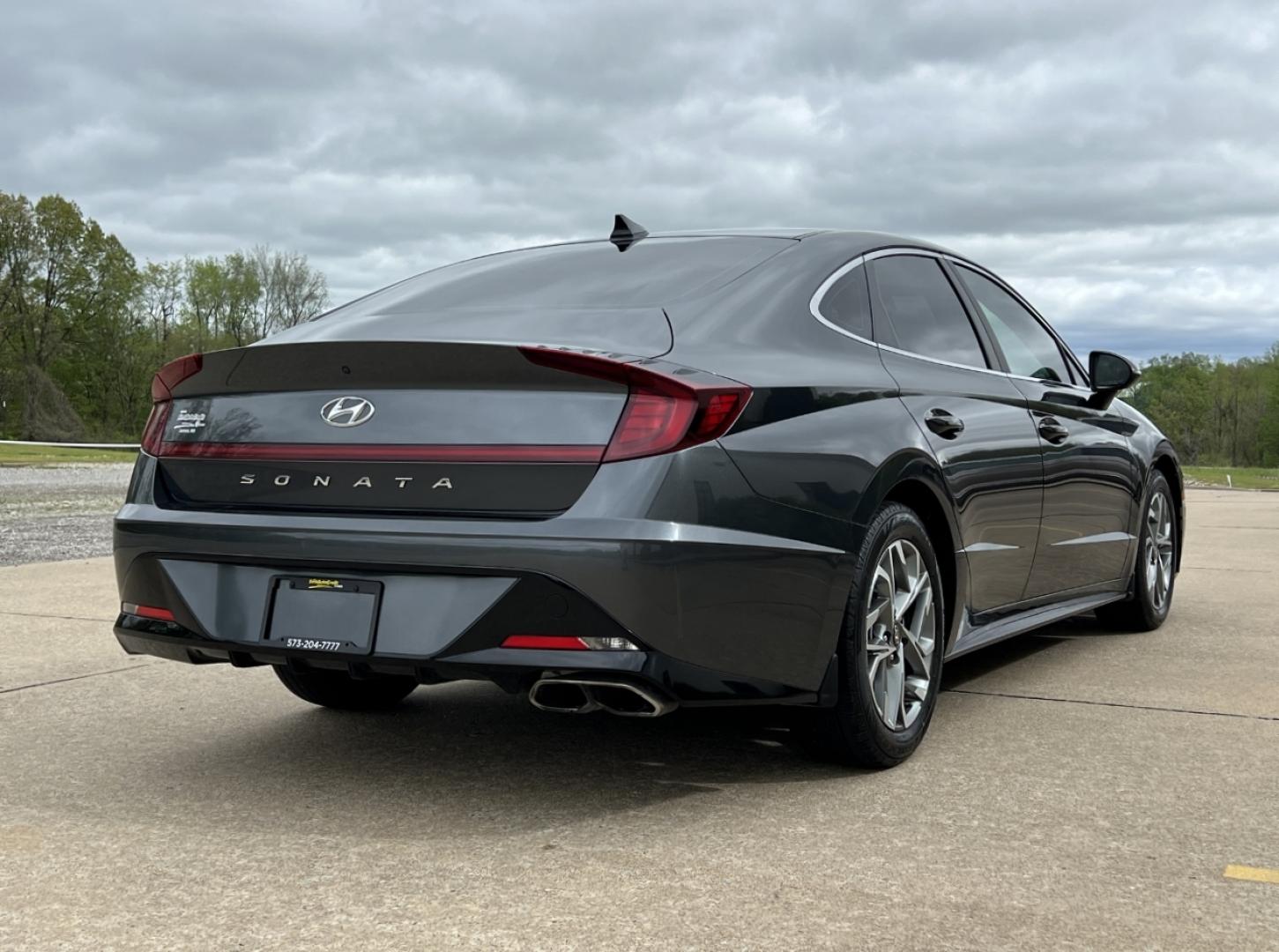 2022 GRAY /Gray Cloth Hyundai Sonata SEL (KMHL64JA1NA) with an 2.5L 4 Cyl. engine, Automatic transmission, located at 2990 Old Orchard Rd., Jackson, MO, 63755, 37.354214, -89.612106 - 2022 Hyundai Sonata SEL Local 1-Owner 75xxx miles Front Wheel Drive 2.5L 4 Cyl. Automatic Backup Camera Power Driver Seat Heated Seats Bluetooth Remote Start Cruise Power Windows/Locks/Mirrors We have financing available and we accept trades! Fill out a credit application on our website - Photo#8
