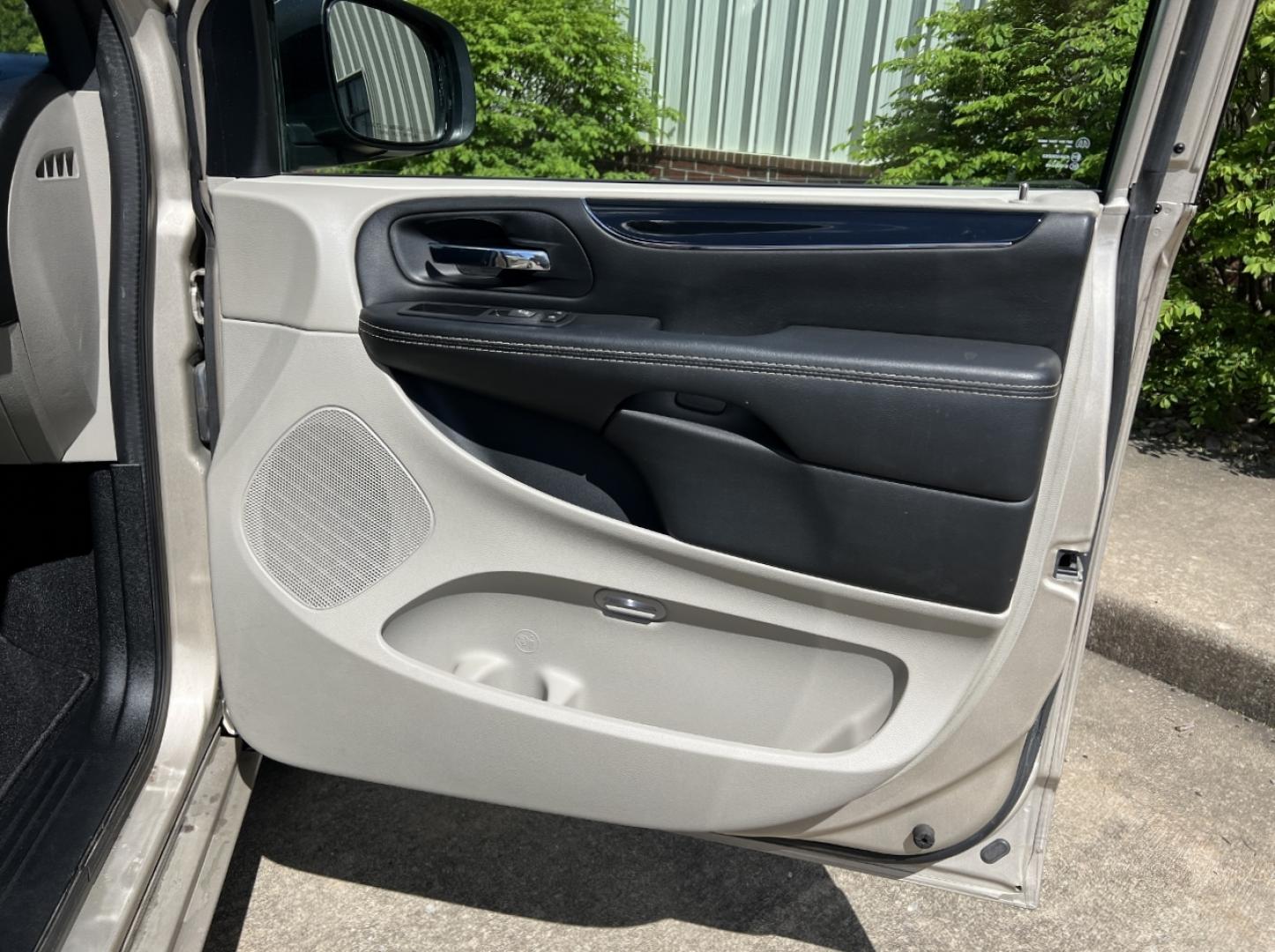 2015 GOLD /Black Cloth Dodge Grand Caravan SE (2C4RDGBG7FR) with an 3.6L V6 engine, Automatic transmission, located at 2990 Old Orchard Rd., Jackson, MO, 63755, 37.354214, -89.612106 - 2015 Dodge Grand Caravan SE Local 1-Owner Only 50xxx miles Front Wheel Drive 3.6L V6 Automatic 3rd Row Stow 'N Go Cruise Power Windows/Locks/Mirrors We have financing available and we accept trades! Fill out a credit application on our website or come by today! If you have any questions, - Photo#11