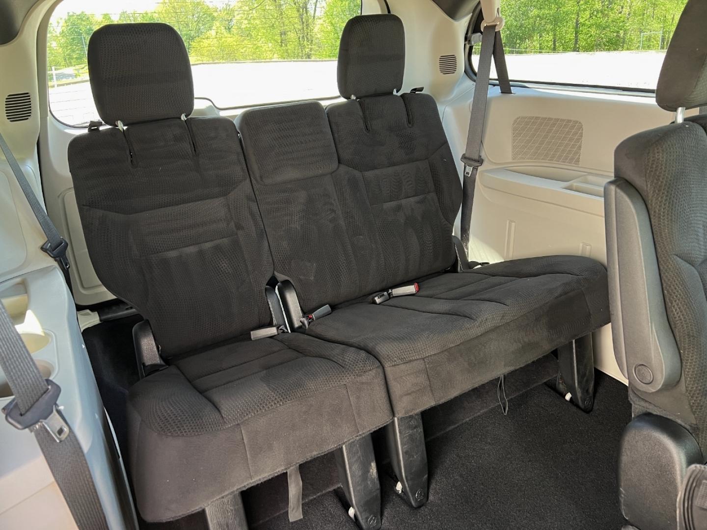 2015 GOLD /Black Cloth Dodge Grand Caravan SE (2C4RDGBG7FR) with an 3.6L V6 engine, Automatic transmission, located at 2990 Old Orchard Rd., Jackson, MO, 63755, 37.354214, -89.612106 - 2015 Dodge Grand Caravan SE Local 1-Owner Only 50xxx miles Front Wheel Drive 3.6L V6 Automatic 3rd Row Stow 'N Go Cruise Power Windows/Locks/Mirrors We have financing available and we accept trades! Fill out a credit application on our website or come by today! If you have any questions, - Photo#15