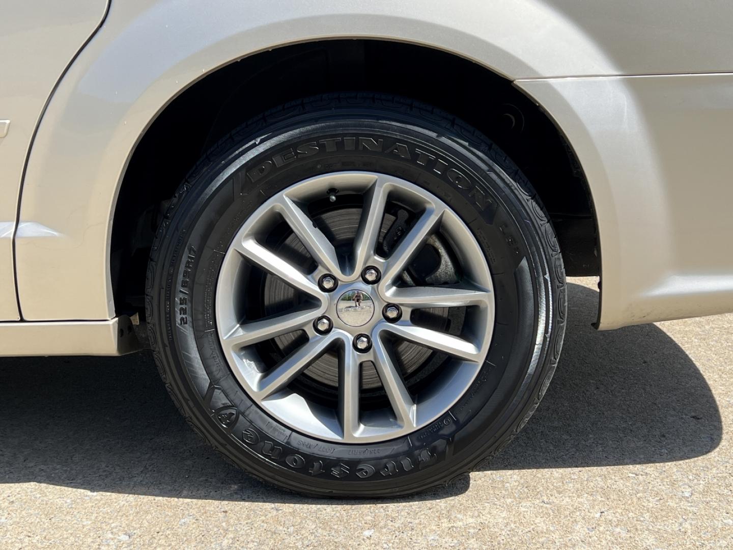 2015 GOLD /Black Cloth Dodge Grand Caravan SE (2C4RDGBG7FR) with an 3.6L V6 engine, Automatic transmission, located at 2990 Old Orchard Rd., Jackson, MO, 63755, 37.354214, -89.612106 - 2015 Dodge Grand Caravan SE Local 1-Owner Only 50xxx miles Front Wheel Drive 3.6L V6 Automatic 3rd Row Stow 'N Go Cruise Power Windows/Locks/Mirrors We have financing available and we accept trades! Fill out a credit application on our website or come by today! If you have any questions, - Photo#30