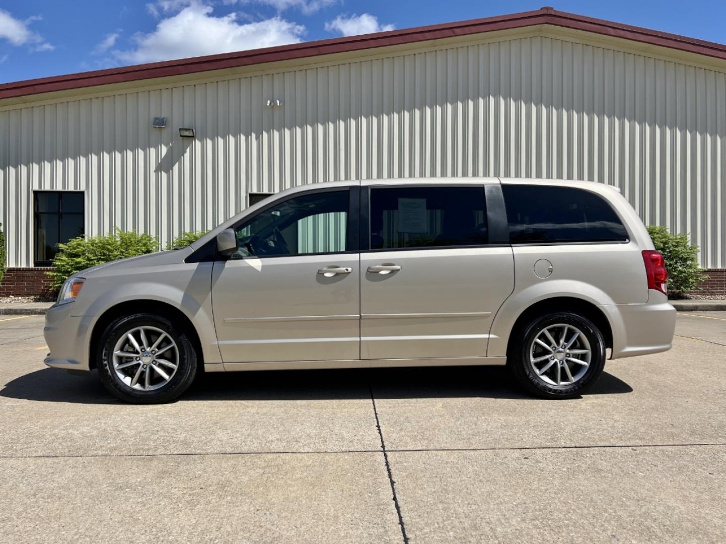 2015 GOLD /Black Cloth Dodge Grand Caravan SE (2C4RDGBG7FR) with an 3.6L V6 engine, Automatic transmission, located at 2990 Old Orchard Rd., Jackson, MO, 63755, 37.354214, -89.612106 - 2015 Dodge Grand Caravan SE Local 1-Owner Only 50xxx miles Front Wheel Drive 3.6L V6 Automatic 3rd Row Stow 'N Go Cruise Power Windows/Locks/Mirrors We have financing available and we accept trades! Fill out a credit application on our website or come by today! If you have any questions, - Photo#3