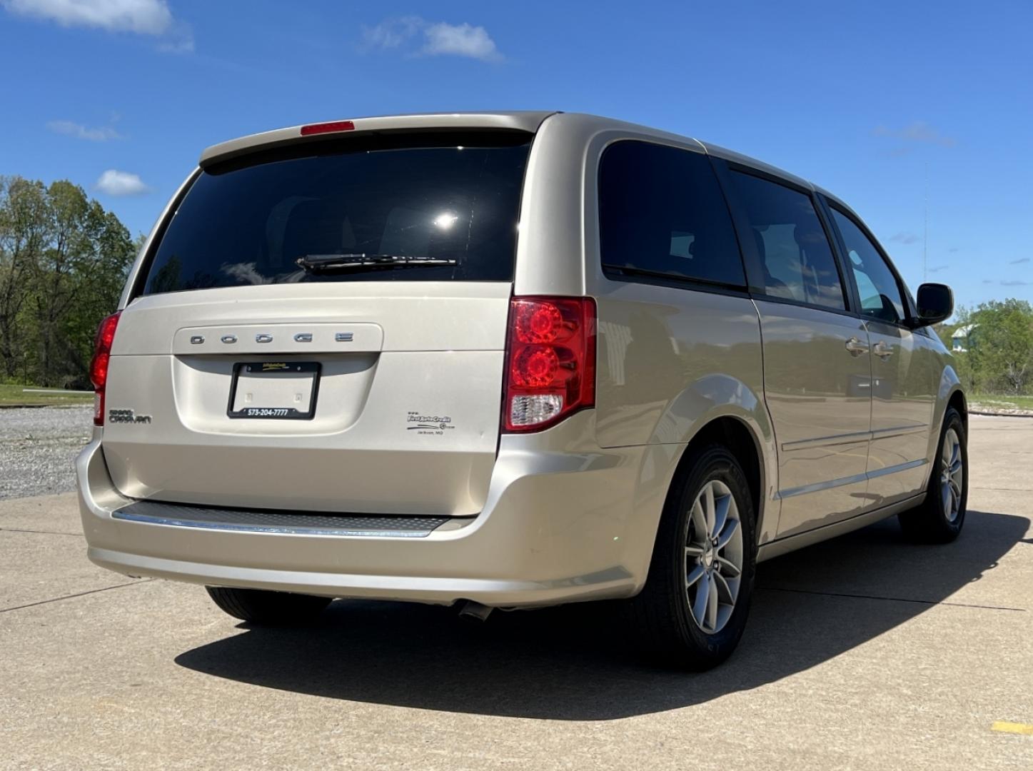 2015 GOLD /Black Cloth Dodge Grand Caravan SE (2C4RDGBG7FR) with an 3.6L V6 engine, Automatic transmission, located at 2990 Old Orchard Rd., Jackson, MO, 63755, 37.354214, -89.612106 - 2015 Dodge Grand Caravan SE Local 1-Owner Only 50xxx miles Front Wheel Drive 3.6L V6 Automatic 3rd Row Stow 'N Go Cruise Power Windows/Locks/Mirrors We have financing available and we accept trades! Fill out a credit application on our website or come by today! If you have any questions, - Photo#5