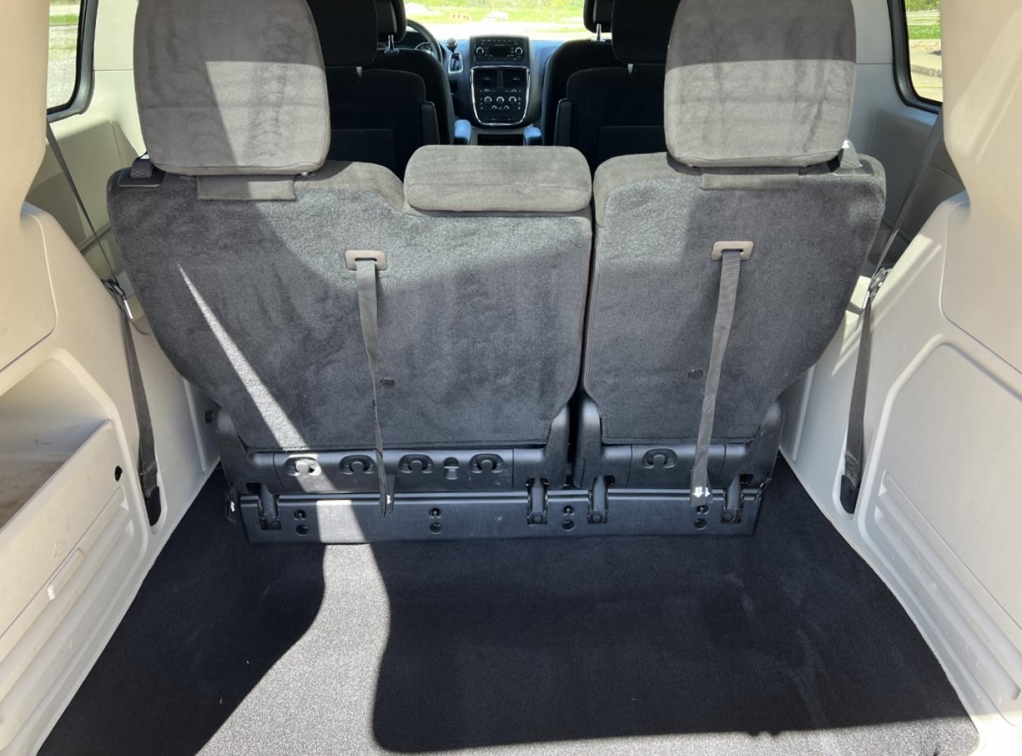 2015 GOLD /Black Cloth Dodge Grand Caravan SE (2C4RDGBG7FR) with an 3.6L V6 engine, Automatic transmission, located at 2990 Old Orchard Rd., Jackson, MO, 63755, 37.354214, -89.612106 - 2015 Dodge Grand Caravan SE Local 1-Owner Only 50xxx miles Front Wheel Drive 3.6L V6 Automatic 3rd Row Stow 'N Go Cruise Power Windows/Locks/Mirrors We have financing available and we accept trades! Fill out a credit application on our website or come by today! If you have any questions, - Photo#17