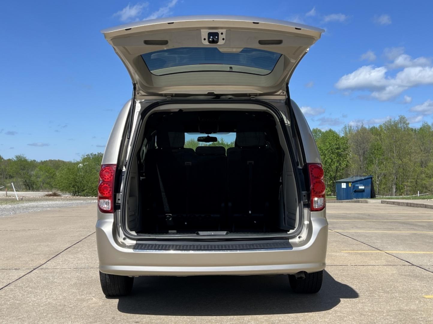 2015 GOLD /Black Cloth Dodge Grand Caravan SE (2C4RDGBG7FR) with an 3.6L V6 engine, Automatic transmission, located at 2990 Old Orchard Rd., Jackson, MO, 63755, 37.354214, -89.612106 - 2015 Dodge Grand Caravan SE Local 1-Owner Only 50xxx miles Front Wheel Drive 3.6L V6 Automatic 3rd Row Stow 'N Go Cruise Power Windows/Locks/Mirrors We have financing available and we accept trades! Fill out a credit application on our website or come by today! If you have any questions, - Photo#16