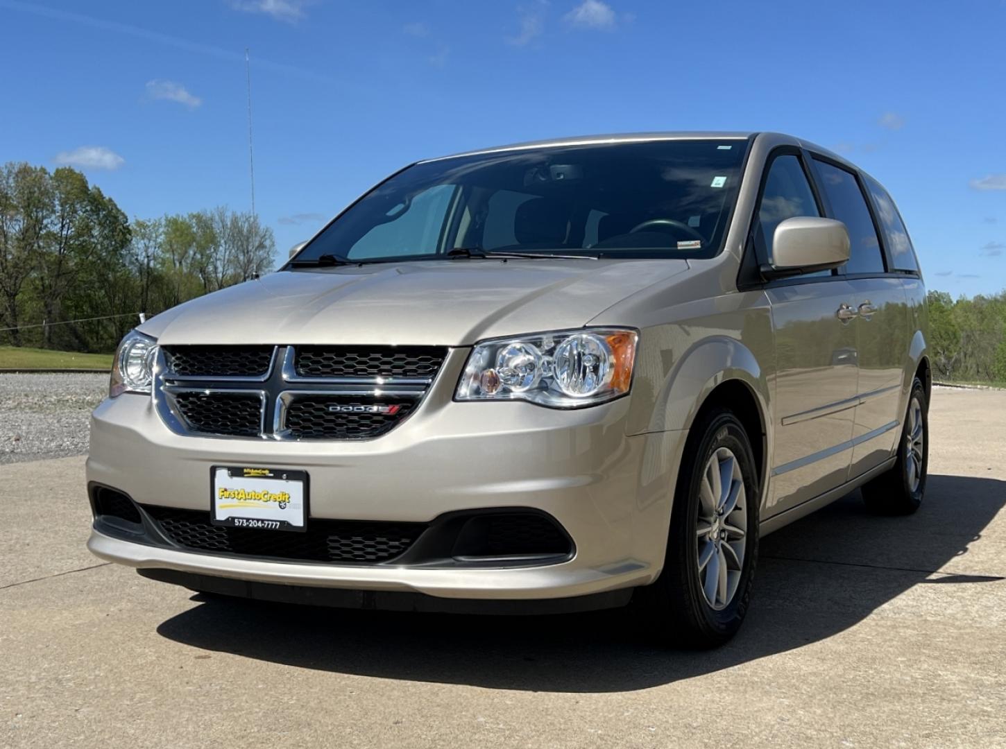 2015 GOLD /Black Cloth Dodge Grand Caravan SE (2C4RDGBG7FR) with an 3.6L V6 engine, Automatic transmission, located at 2990 Old Orchard Rd., Jackson, MO, 63755, 37.354214, -89.612106 - 2015 Dodge Grand Caravan SE Local 1-Owner Only 50xxx miles Front Wheel Drive 3.6L V6 Automatic 3rd Row Stow 'N Go Cruise Power Windows/Locks/Mirrors We have financing available and we accept trades! Fill out a credit application on our website or come by today! If you have any questions, - Photo#2