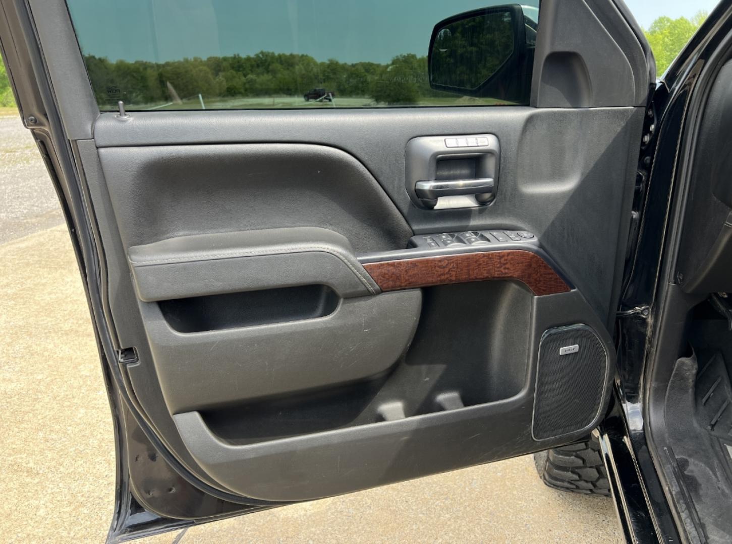 2016 BLACK /Black Leather GMC Sierra 1500 SLT Crew Cab 4WD (3GTU2NEC7GG) with an 5.3L V8 engine, Automatic transmission, located at 2990 Old Orchard Rd., Jackson, MO, 63755, 37.354214, -89.612106 - 2016 GMC Sierra 1500 SLT 131xxx miles 4x4 5.3L V8 Automatic Leather 22" Wheels Navigation Backup Camera Power/Heated/Cooled Seats Bluetooth Cruise Remote Start Power Windows/Locks/Mirrors We have financing available and we accept trades! Fill out a credit application on our website or - Photo#14