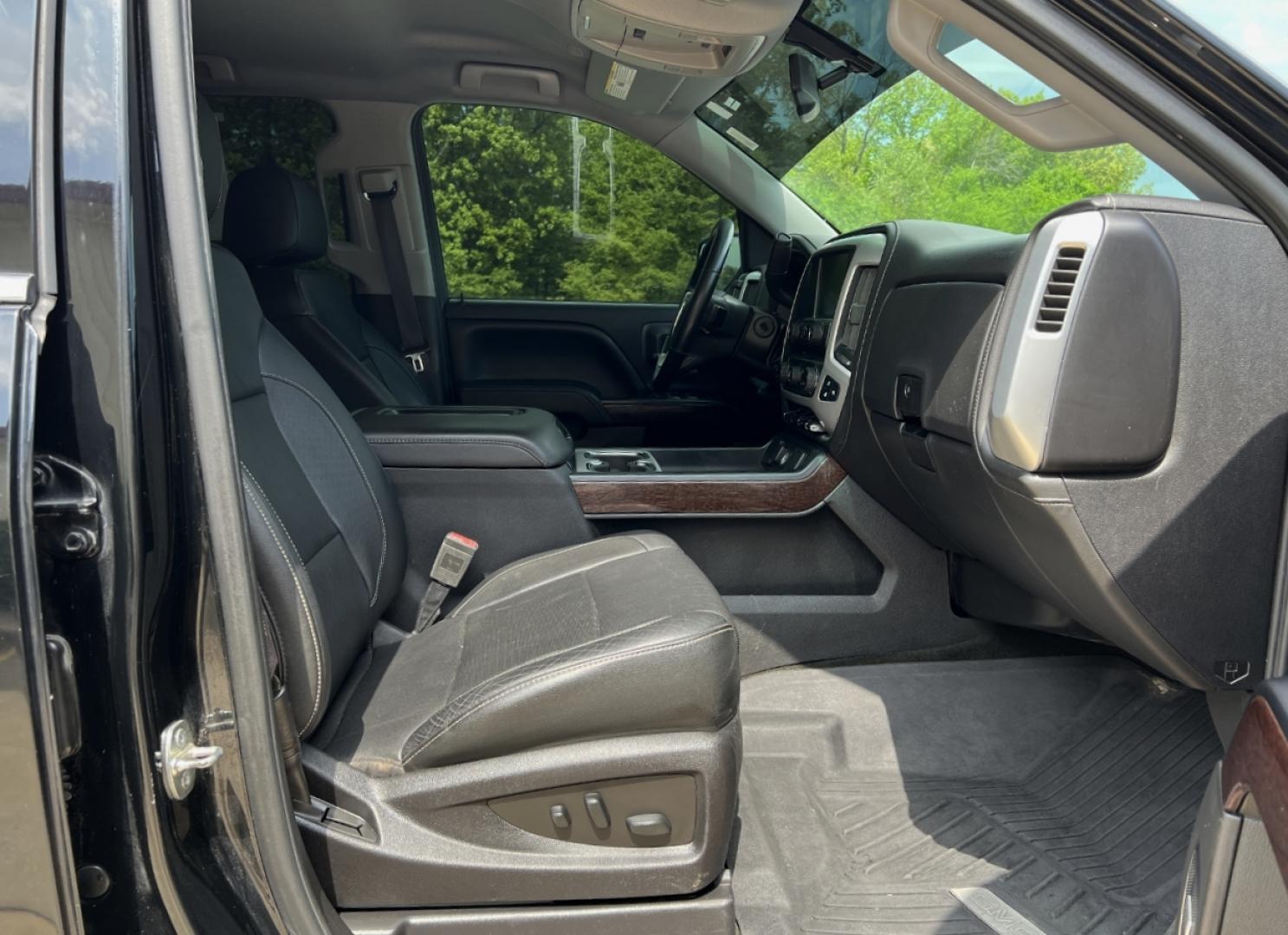 2016 BLACK /Black Leather GMC Sierra 1500 SLT Crew Cab 4WD (3GTU2NEC7GG) with an 5.3L V8 engine, Automatic transmission, located at 2990 Old Orchard Rd., Jackson, MO, 63755, 37.354214, -89.612106 - 2016 GMC Sierra 1500 SLT 131xxx miles 4x4 5.3L V8 Automatic Leather 22" Wheels Navigation Backup Camera Power/Heated/Cooled Seats Bluetooth Cruise Remote Start Power Windows/Locks/Mirrors We have financing available and we accept trades! Fill out a credit application on our website or - Photo#17