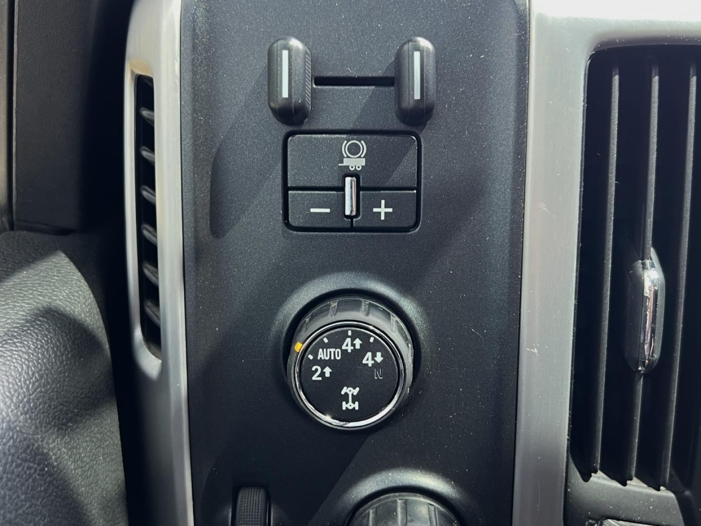 2016 BLACK /Black Leather GMC Sierra 1500 SLT Crew Cab 4WD (3GTU2NEC7GG) with an 5.3L V8 engine, Automatic transmission, located at 2990 Old Orchard Rd., Jackson, MO, 63755, 37.354214, -89.612106 - 2016 GMC Sierra 1500 SLT 131xxx miles 4x4 5.3L V8 Automatic Leather 22" Wheels Navigation Backup Camera Power/Heated/Cooled Seats Bluetooth Cruise Remote Start Power Windows/Locks/Mirrors We have financing available and we accept trades! Fill out a credit application on our website or - Photo#2