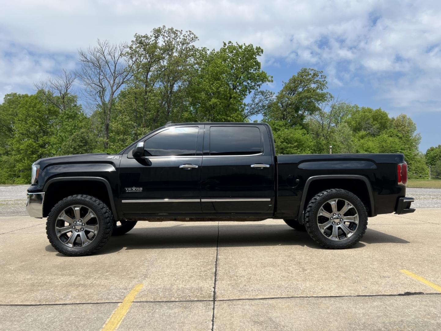 2016 BLACK /Black Leather GMC Sierra 1500 SLT Crew Cab 4WD (3GTU2NEC7GG) with an 5.3L V8 engine, Automatic transmission, located at 2990 Old Orchard Rd., Jackson, MO, 63755, 37.354214, -89.612106 - 2016 GMC Sierra 1500 SLT 131xxx miles 4x4 5.3L V8 Automatic Leather 22" Wheels Navigation Backup Camera Power/Heated/Cooled Seats Bluetooth Cruise Remote Start Power Windows/Locks/Mirrors We have financing available and we accept trades! Fill out a credit application on our website or - Photo#8