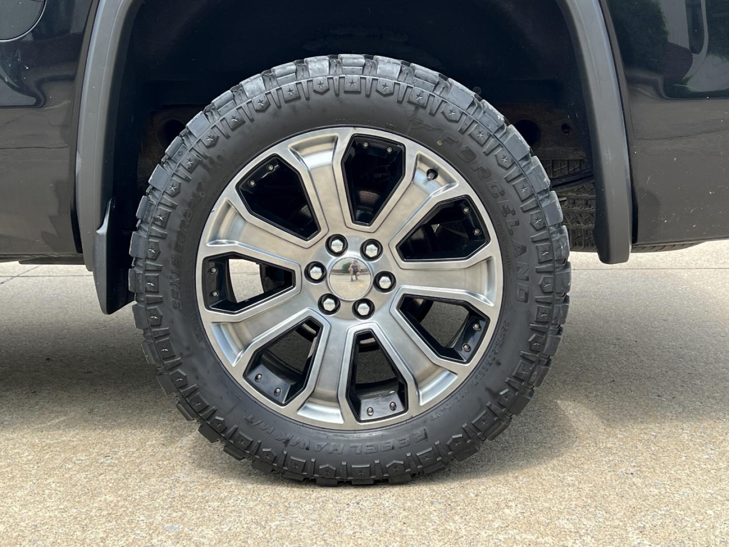 2016 BLACK /Black Leather GMC Sierra 1500 SLT Crew Cab 4WD (3GTU2NEC7GG) with an 5.3L V8 engine, Automatic transmission, located at 2990 Old Orchard Rd., Jackson, MO, 63755, 37.354214, -89.612106 - 2016 GMC Sierra 1500 SLT 131xxx miles 4x4 5.3L V8 Automatic Leather 22" Wheels Navigation Backup Camera Power/Heated/Cooled Seats Bluetooth Cruise Remote Start Power Windows/Locks/Mirrors We have financing available and we accept trades! Fill out a credit application on our website or - Photo#35