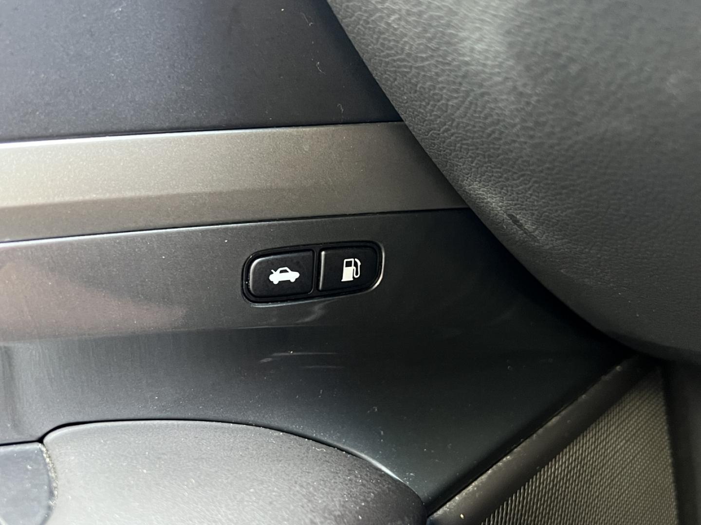 2014 WHITE /Black Leather Acura RLX (JH4KC1F32EC) with an 3.5L V6 engine, Automatic transmission, located at 2990 Old Orchard Rd., Jackson, MO, 63755, 37.354214, -89.612106 - *** SALVAGE TITLE *** 2014 Acura RLX 260xxx miles Front Wheel Drive 3.5L V6 Automatic Leather Navigation Power/Heated Seats Backup Camera Sunroof Bluetooth Cruise Power Windows/Locks/Mirrors We have financing available and we accept trades! Fill out a credit application on our websit - Photo#31