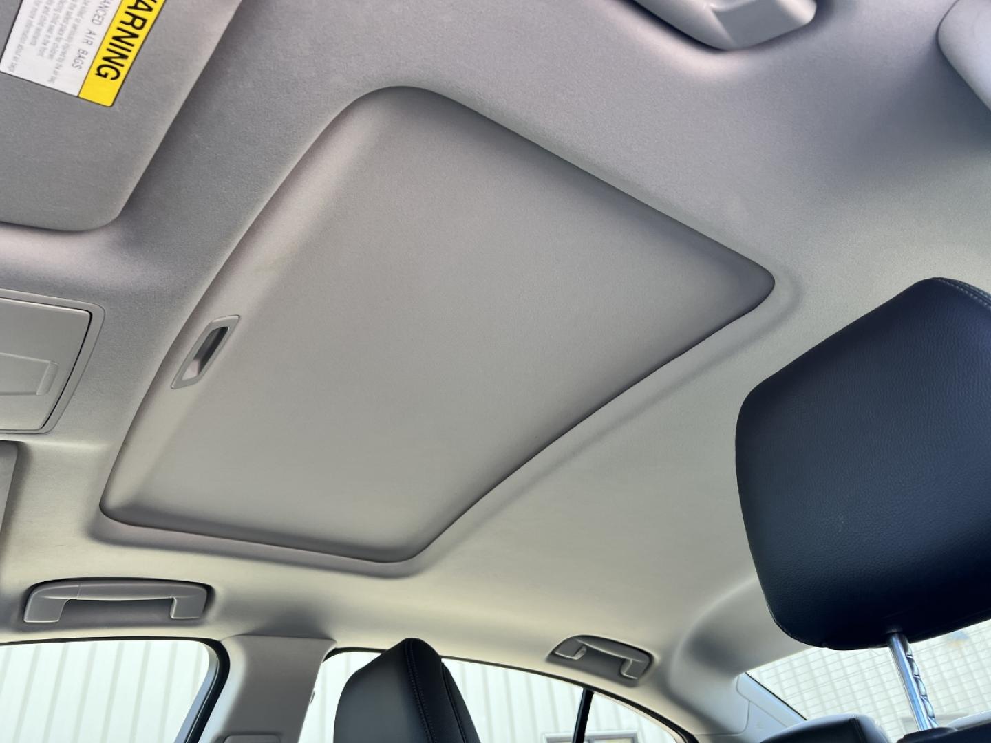 2014 WHITE /Black Leather Acura RLX (JH4KC1F32EC) with an 3.5L V6 engine, Automatic transmission, located at 2990 Old Orchard Rd., Jackson, MO, 63755, 37.354214, -89.612106 - *** SALVAGE TITLE *** 2014 Acura RLX 260xxx miles Front Wheel Drive 3.5L V6 Automatic Leather Navigation Power/Heated Seats Backup Camera Sunroof Bluetooth Cruise Power Windows/Locks/Mirrors We have financing available and we accept trades! Fill out a credit application on our websit - Photo#5