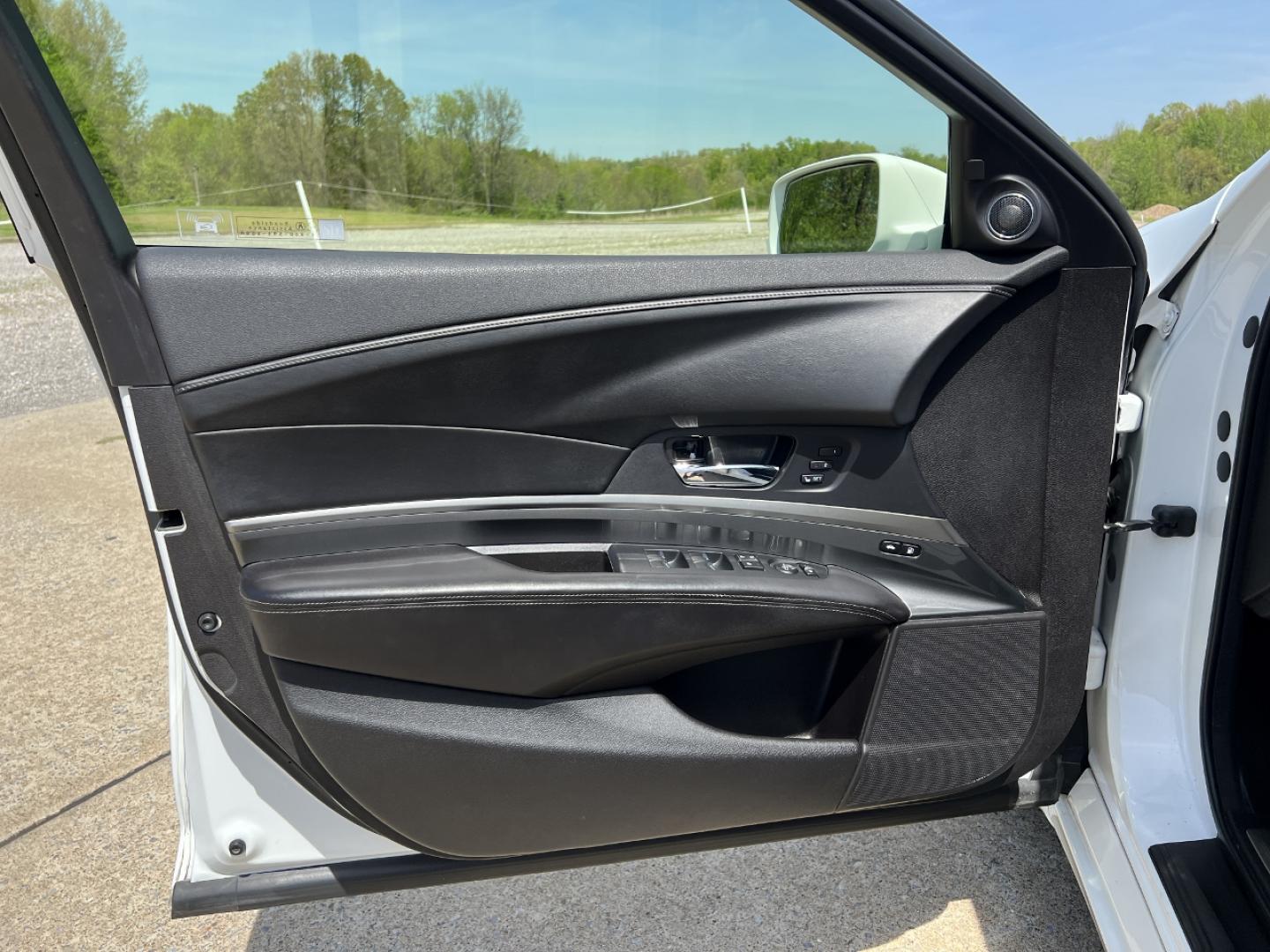 2014 WHITE /Black Leather Acura RLX (JH4KC1F32EC) with an 3.5L V6 engine, Automatic transmission, located at 2990 Old Orchard Rd., Jackson, MO, 63755, 37.354214, -89.612106 - *** SALVAGE TITLE *** 2014 Acura RLX 260xxx miles Front Wheel Drive 3.5L V6 Automatic Leather Navigation Power/Heated Seats Backup Camera Sunroof Bluetooth Cruise Power Windows/Locks/Mirrors We have financing available and we accept trades! Fill out a credit application on our websit - Photo#14