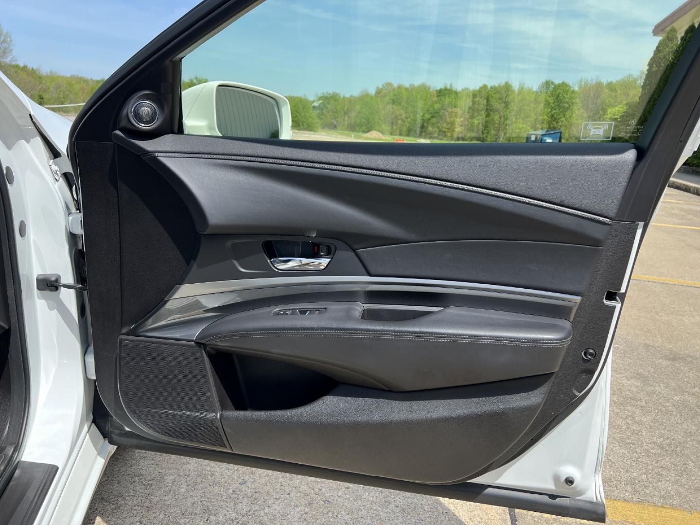 2014 WHITE /Black Leather Acura RLX (JH4KC1F32EC) with an 3.5L V6 engine, Automatic transmission, located at 2990 Old Orchard Rd., Jackson, MO, 63755, 37.354214, -89.612106 - *** SALVAGE TITLE *** 2014 Acura RLX 260xxx miles Front Wheel Drive 3.5L V6 Automatic Leather Navigation Power/Heated Seats Backup Camera Sunroof Bluetooth Cruise Power Windows/Locks/Mirrors We have financing available and we accept trades! Fill out a credit application on our websit - Photo#16