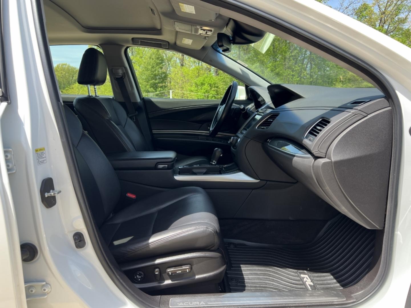 2014 WHITE /Black Leather Acura RLX (JH4KC1F32EC) with an 3.5L V6 engine, Automatic transmission, located at 2990 Old Orchard Rd., Jackson, MO, 63755, 37.354214, -89.612106 - *** SALVAGE TITLE *** 2014 Acura RLX 260xxx miles Front Wheel Drive 3.5L V6 Automatic Leather Navigation Power/Heated Seats Backup Camera Sunroof Bluetooth Cruise Power Windows/Locks/Mirrors We have financing available and we accept trades! Fill out a credit application on our websit - Photo#17