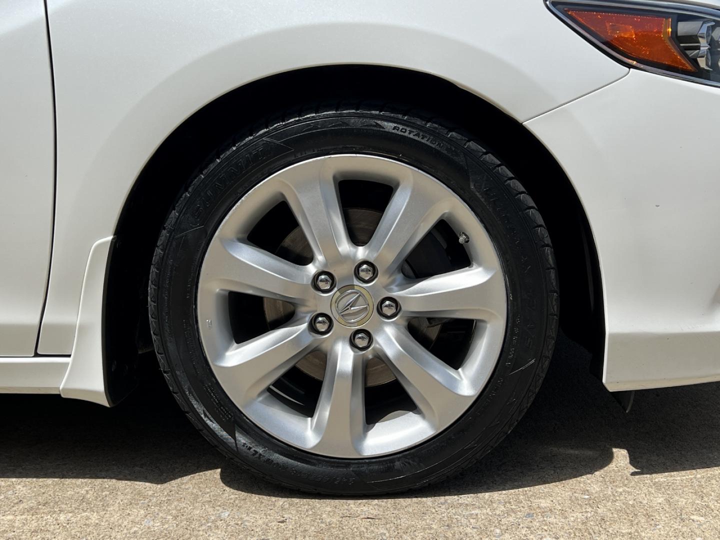 2014 WHITE /Black Leather Acura RLX (JH4KC1F32EC) with an 3.5L V6 engine, Automatic transmission, located at 2990 Old Orchard Rd., Jackson, MO, 63755, 37.354214, -89.612106 - *** SALVAGE TITLE *** 2014 Acura RLX 260xxx miles Front Wheel Drive 3.5L V6 Automatic Leather Navigation Power/Heated Seats Backup Camera Sunroof Bluetooth Cruise Power Windows/Locks/Mirrors We have financing available and we accept trades! Fill out a credit application on our websit - Photo#41