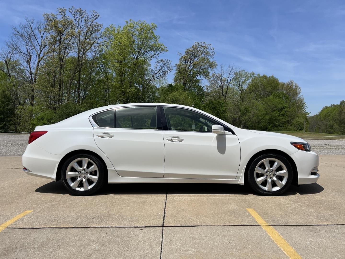 2014 WHITE /Black Leather Acura RLX (JH4KC1F32EC) with an 3.5L V6 engine, Automatic transmission, located at 2990 Old Orchard Rd., Jackson, MO, 63755, 37.354214, -89.612106 - *** SALVAGE TITLE *** 2014 Acura RLX 260xxx miles Front Wheel Drive 3.5L V6 Automatic Leather Navigation Power/Heated Seats Backup Camera Sunroof Bluetooth Cruise Power Windows/Locks/Mirrors We have financing available and we accept trades! Fill out a credit application on our websit - Photo#9