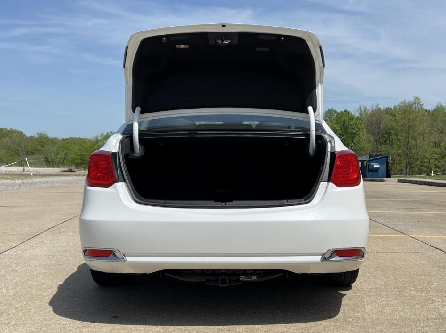2014 WHITE /Black Leather Acura RLX (JH4KC1F32EC) with an 3.5L V6 engine, Automatic transmission, located at 2990 Old Orchard Rd., Jackson, MO, 63755, 37.354214, -89.612106 - *** SALVAGE TITLE *** 2014 Acura RLX 260xxx miles Front Wheel Drive 3.5L V6 Automatic Leather Navigation Power/Heated Seats Backup Camera Sunroof Bluetooth Cruise Power Windows/Locks/Mirrors We have financing available and we accept trades! Fill out a credit application on our websit - Photo#20