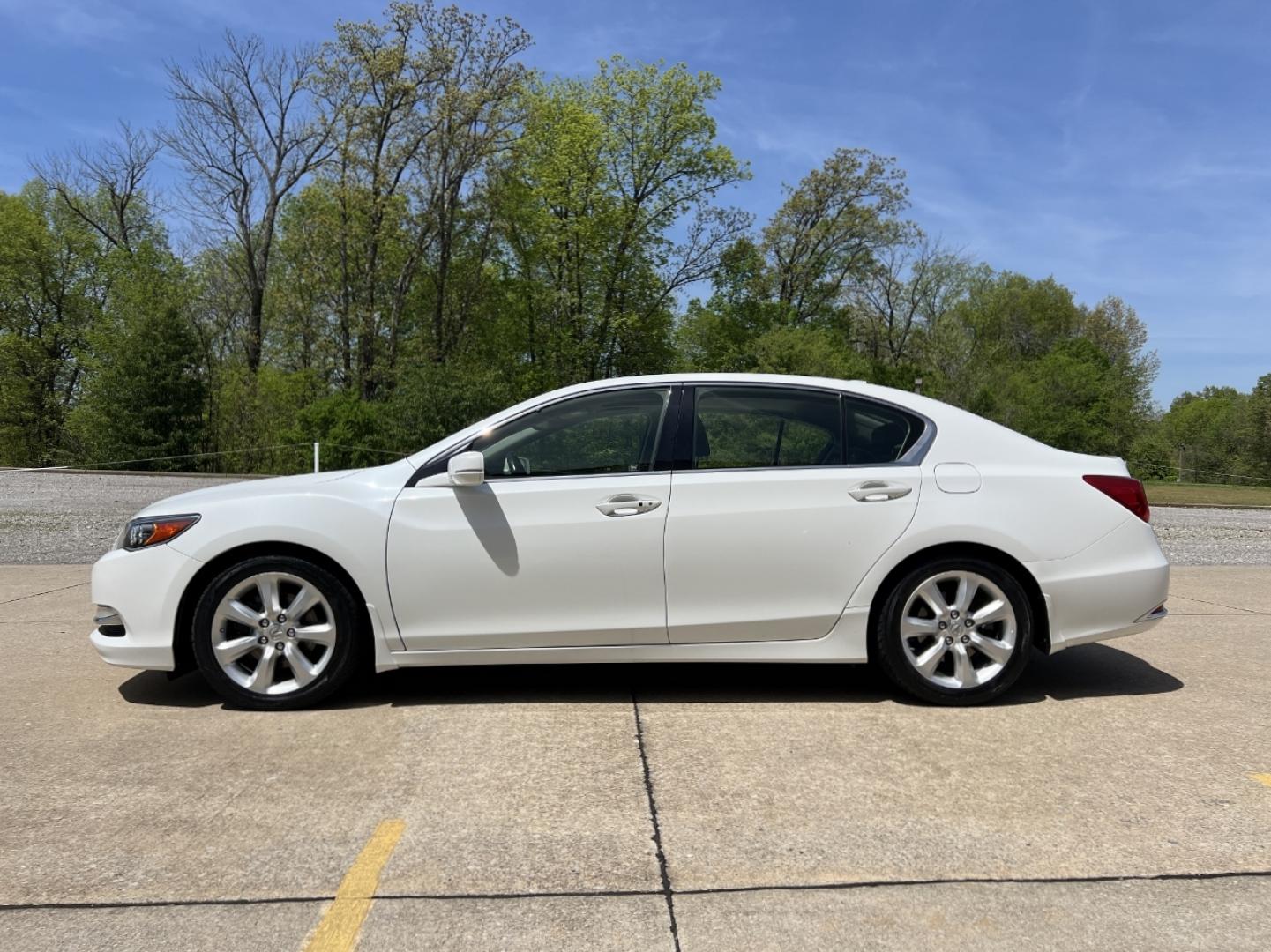 2014 WHITE /Black Leather Acura RLX (JH4KC1F32EC) with an 3.5L V6 engine, Automatic transmission, located at 2990 Old Orchard Rd., Jackson, MO, 63755, 37.354214, -89.612106 - *** SALVAGE TITLE *** 2014 Acura RLX 260xxx miles Front Wheel Drive 3.5L V6 Automatic Leather Navigation Power/Heated Seats Backup Camera Sunroof Bluetooth Cruise Power Windows/Locks/Mirrors We have financing available and we accept trades! Fill out a credit application on our websit - Photo#8