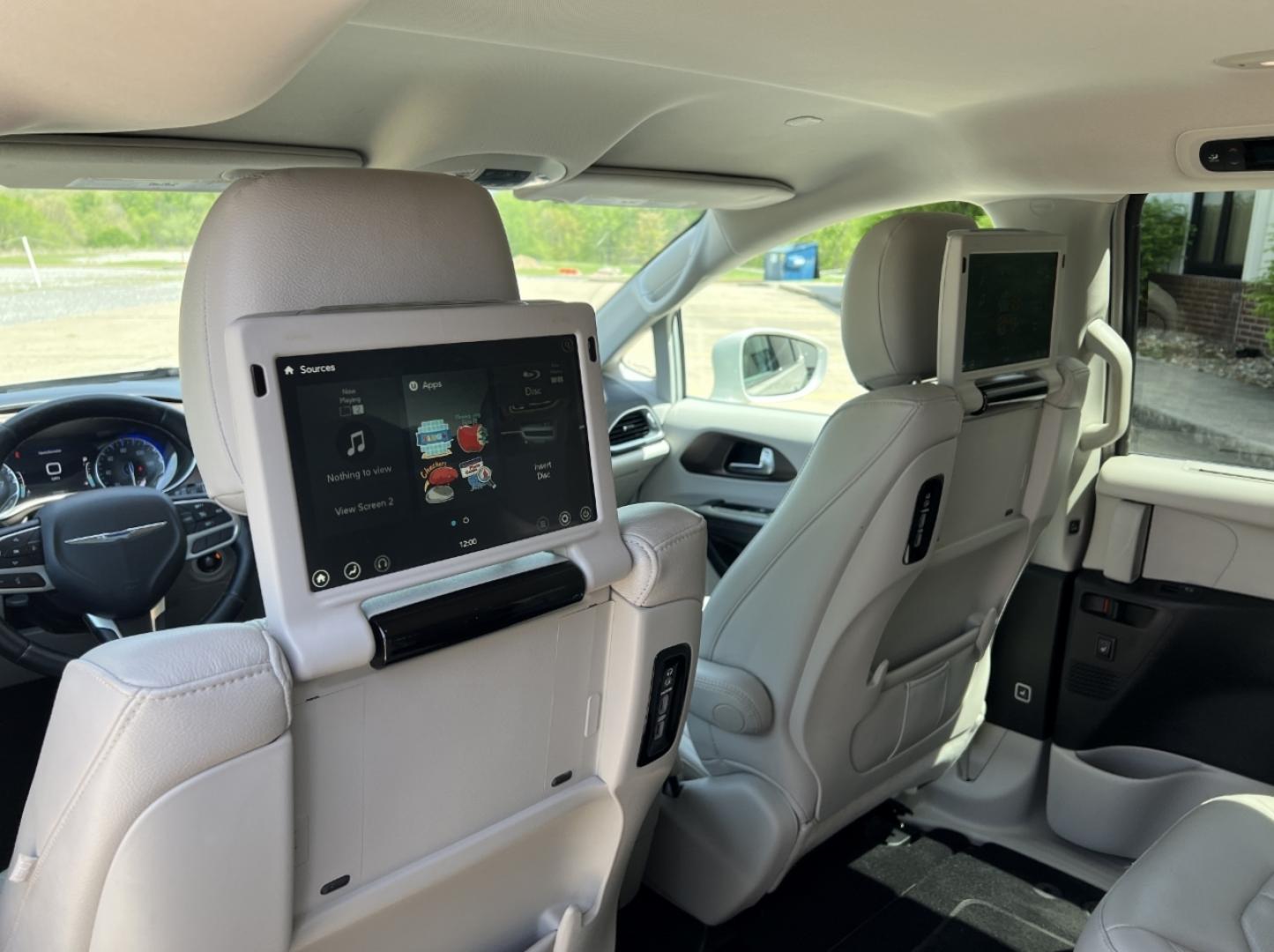 2017 TAN /Tan Leather Chrysler Pacifica Touring-L Plus (2C4RC1EG3HR) with an 3.6L V6 engine, Automatic transmission, located at 2990 Old Orchard Rd., Jackson, MO, 63755, 37.354214, -89.612106 - 2017 Chrysler Pacifica Touring-L Plus 111xxx miles Front Wheel Drive 3.6L V6 Automatic Leather 3rd Row Stow 'N Go Navigation Rear Entertainment Backup Camera Power/Heated Seats Heated Rear Seats Heated Steering Wheel Bluetooth Remote Start Cruise Power Windows/Locks/Mirrors We have - Photo#5