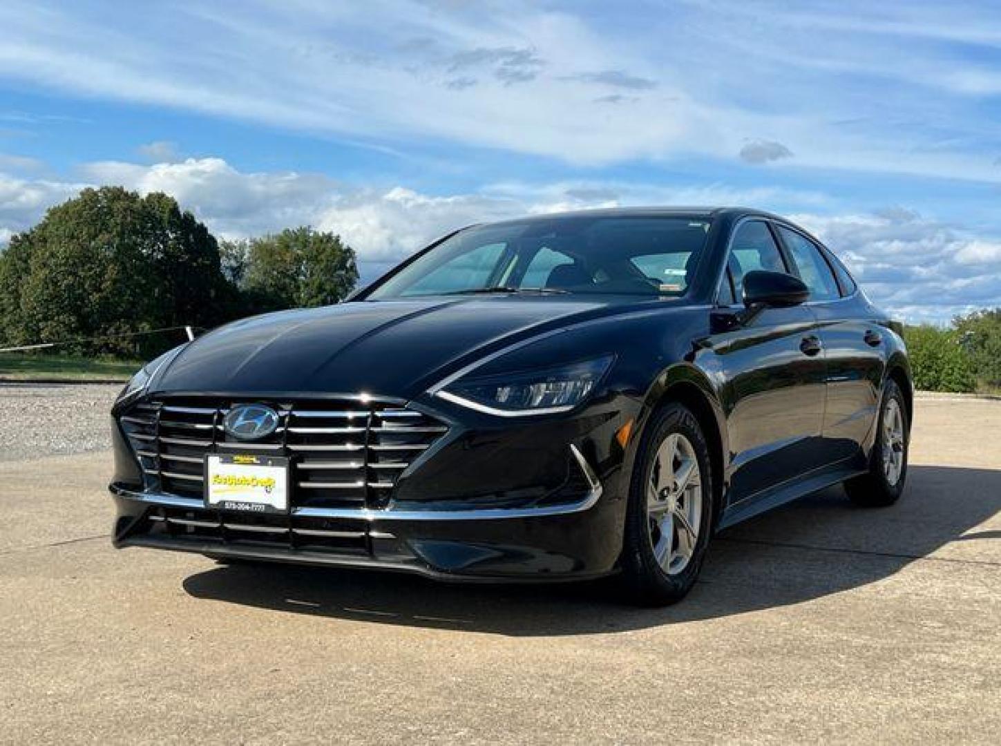 2020 BLACK /Gray Cloth HYUNDAI SONATA SE (5NPEG4JA3LH) with an 2.5L 4 Cyl. engine, Automatic transmission, located at 2990 Old Orchard Rd., Jackson, MO, 63755, 37.354214, -89.612106 - 2020 Hyundai Sonata SE Only 25xxx miles Front Wheel Drive 2.5L 4 Cyl. Automatic Backup Camera Bluetooth Cruise Power Windows/Locks/Mirrors We have financing available and we accept trades! Fill out a credit application on our website or come by today! If you have any questions, give us a c - Photo#3