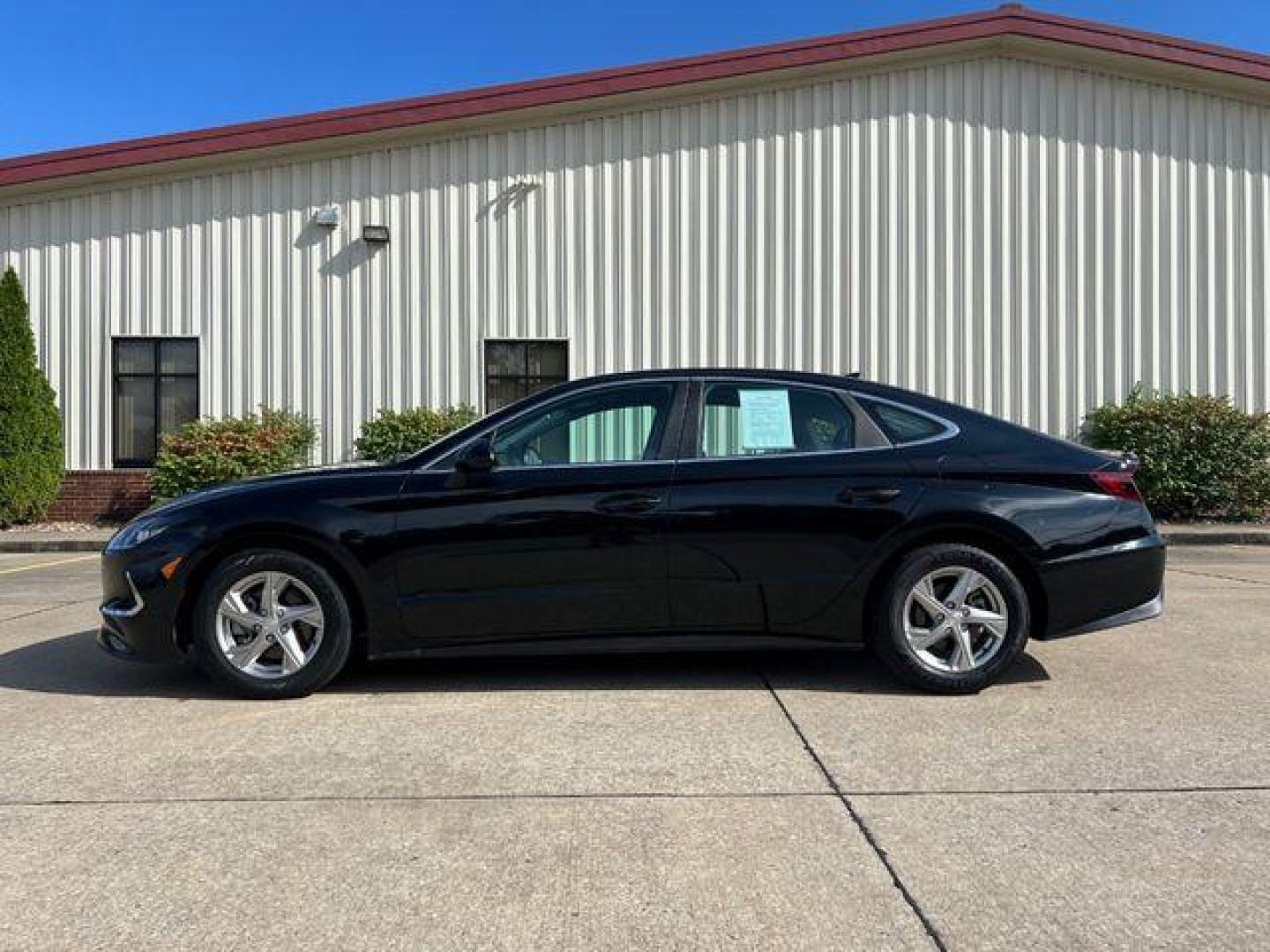 2020 BLACK /Gray Cloth HYUNDAI SONATA SE (5NPEG4JA3LH) with an 2.5L 4 Cyl. engine, Automatic transmission, located at 2990 Old Orchard Rd., Jackson, MO, 63755, 37.354214, -89.612106 - 2020 Hyundai Sonata SE Only 25xxx miles Front Wheel Drive 2.5L 4 Cyl. Automatic Backup Camera Bluetooth Cruise Power Windows/Locks/Mirrors We have financing available and we accept trades! Fill out a credit application on our website or come by today! If you have any questions, give us a c - Photo#4