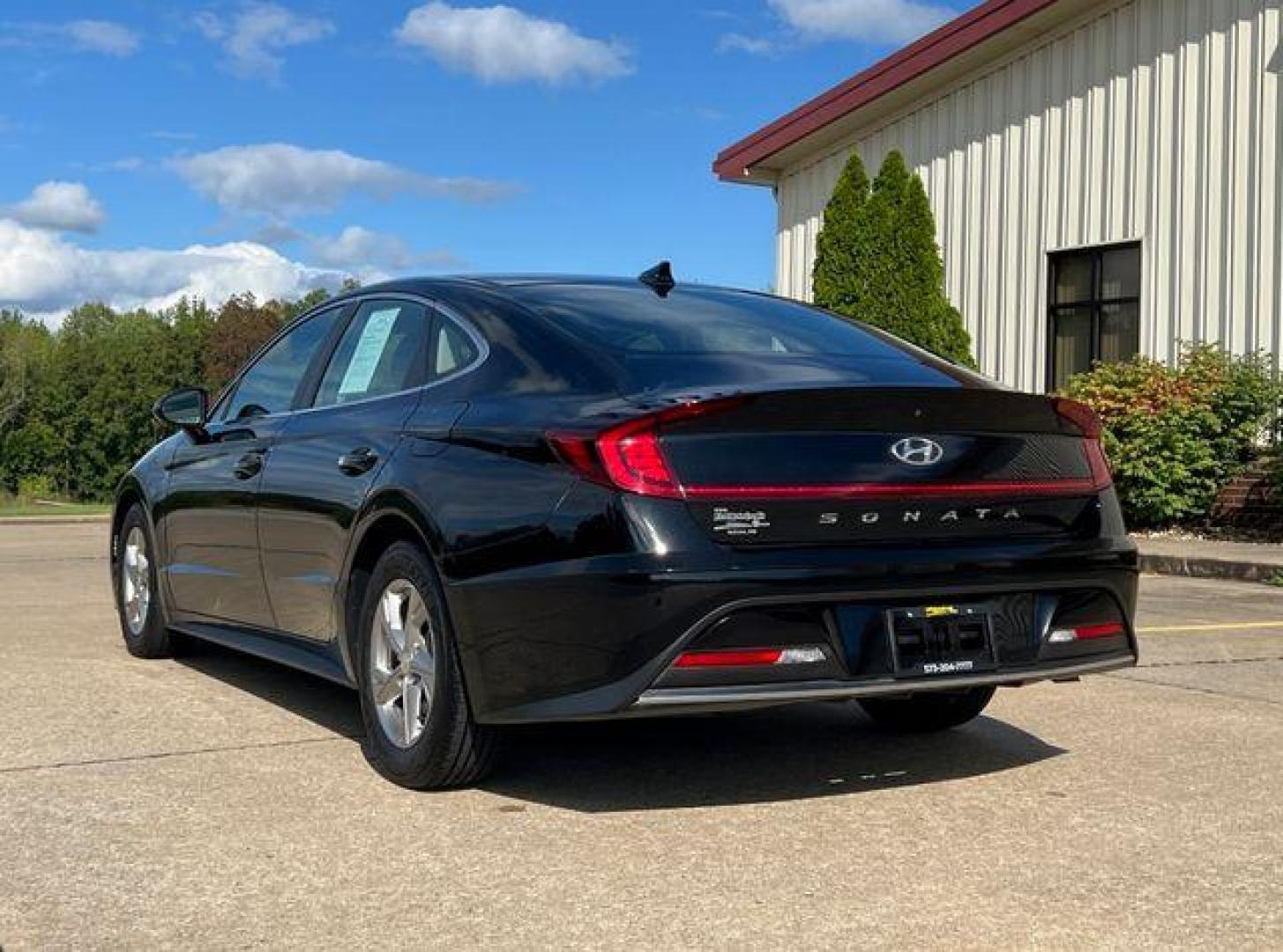 2020 BLACK /Gray Cloth HYUNDAI SONATA SE (5NPEG4JA3LH) with an 2.5L 4 Cyl. engine, Automatic transmission, located at 2990 Old Orchard Rd., Jackson, MO, 63755, 37.354214, -89.612106 - 2020 Hyundai Sonata SE Only 25xxx miles Front Wheel Drive 2.5L 4 Cyl. Automatic Backup Camera Bluetooth Cruise Power Windows/Locks/Mirrors We have financing available and we accept trades! Fill out a credit application on our website or come by today! If you have any questions, give us a c - Photo#7