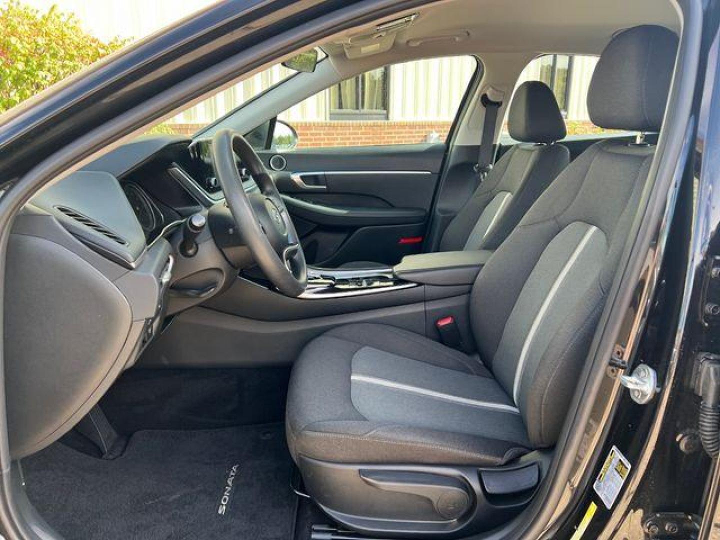 2020 BLACK /Gray Cloth HYUNDAI SONATA SE (5NPEG4JA3LH) with an 2.5L 4 Cyl. engine, Automatic transmission, located at 2990 Old Orchard Rd., Jackson, MO, 63755, 37.354214, -89.612106 - 2020 Hyundai Sonata SE Only 25xxx miles Front Wheel Drive 2.5L 4 Cyl. Automatic Backup Camera Bluetooth Cruise Power Windows/Locks/Mirrors We have financing available and we accept trades! Fill out a credit application on our website or come by today! If you have any questions, give us a c - Photo#11