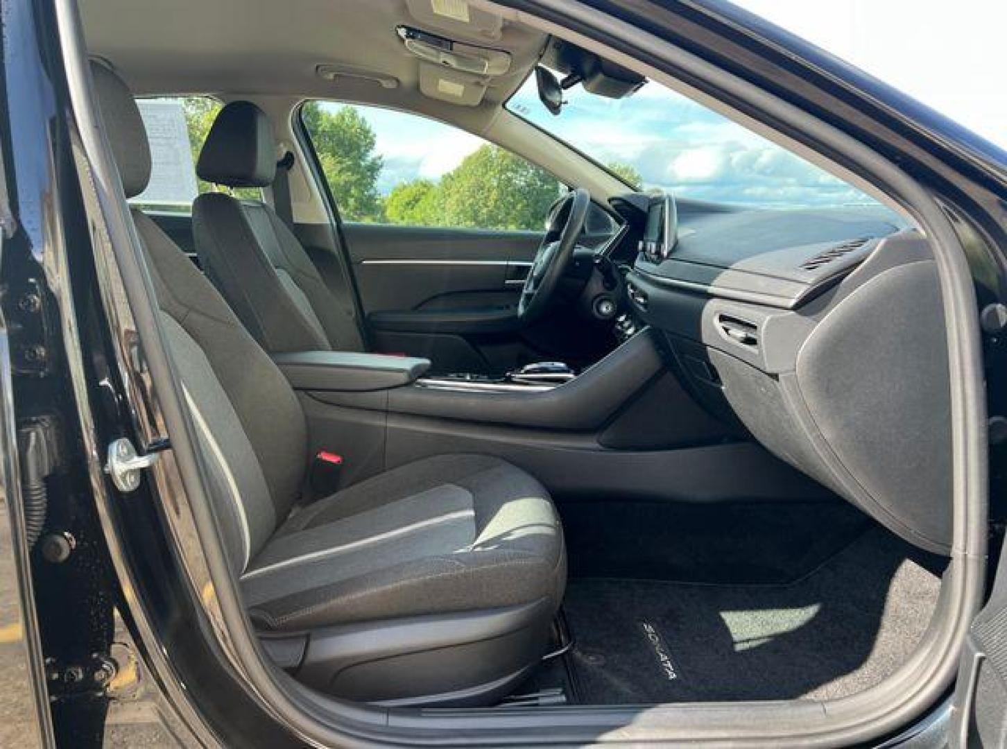 2020 BLACK /Gray Cloth HYUNDAI SONATA SE (5NPEG4JA3LH) with an 2.5L 4 Cyl. engine, Automatic transmission, located at 2990 Old Orchard Rd., Jackson, MO, 63755, 37.354214, -89.612106 - 2020 Hyundai Sonata SE Only 25xxx miles Front Wheel Drive 2.5L 4 Cyl. Automatic Backup Camera Bluetooth Cruise Power Windows/Locks/Mirrors We have financing available and we accept trades! Fill out a credit application on our website or come by today! If you have any questions, give us a c - Photo#13