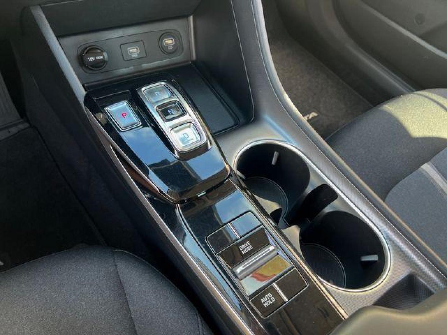 2020 BLACK /Gray Cloth HYUNDAI SONATA SE (5NPEG4JA3LH) with an 2.5L 4 Cyl. engine, Automatic transmission, located at 2990 Old Orchard Rd., Jackson, MO, 63755, 37.354214, -89.612106 - 2020 Hyundai Sonata SE Only 25xxx miles Front Wheel Drive 2.5L 4 Cyl. Automatic Backup Camera Bluetooth Cruise Power Windows/Locks/Mirrors We have financing available and we accept trades! Fill out a credit application on our website or come by today! If you have any questions, give us a c - Photo#20