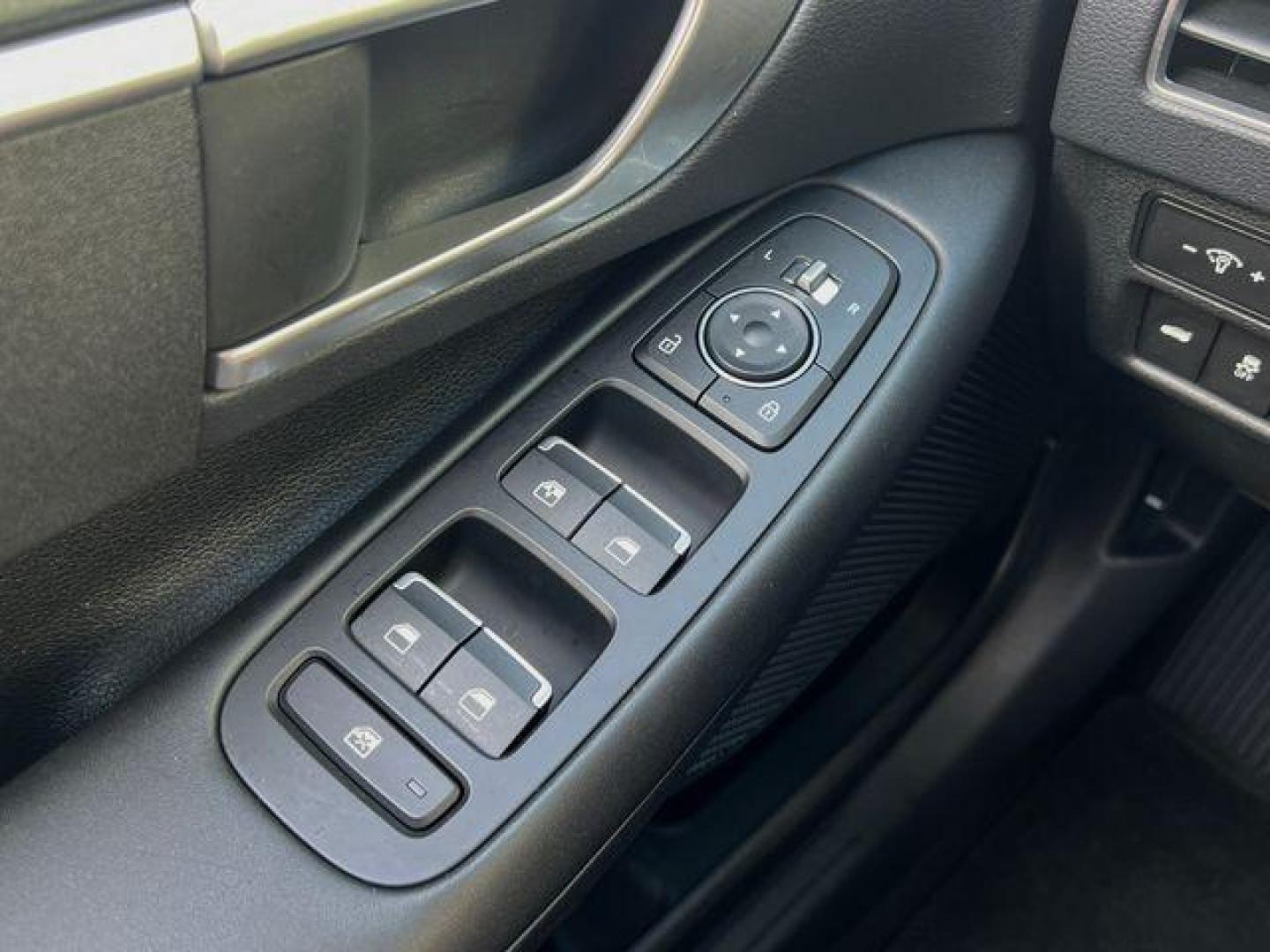 2020 BLACK /Gray Cloth HYUNDAI SONATA SE (5NPEG4JA3LH) with an 2.5L 4 Cyl. engine, Automatic transmission, located at 2990 Old Orchard Rd., Jackson, MO, 63755, 37.354214, -89.612106 - 2020 Hyundai Sonata SE Only 25xxx miles Front Wheel Drive 2.5L 4 Cyl. Automatic Backup Camera Bluetooth Cruise Power Windows/Locks/Mirrors We have financing available and we accept trades! Fill out a credit application on our website or come by today! If you have any questions, give us a c - Photo#25