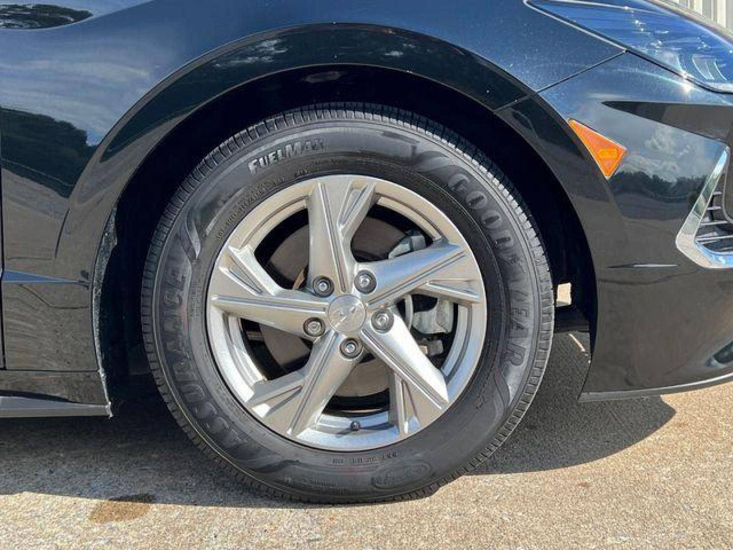 2020 BLACK /Gray Cloth HYUNDAI SONATA SE (5NPEG4JA3LH) with an 2.5L 4 Cyl. engine, Automatic transmission, located at 2990 Old Orchard Rd., Jackson, MO, 63755, 37.354214, -89.612106 - 2020 Hyundai Sonata SE Only 25xxx miles Front Wheel Drive 2.5L 4 Cyl. Automatic Backup Camera Bluetooth Cruise Power Windows/Locks/Mirrors We have financing available and we accept trades! Fill out a credit application on our website or come by today! If you have any questions, give us a c - Photo#33