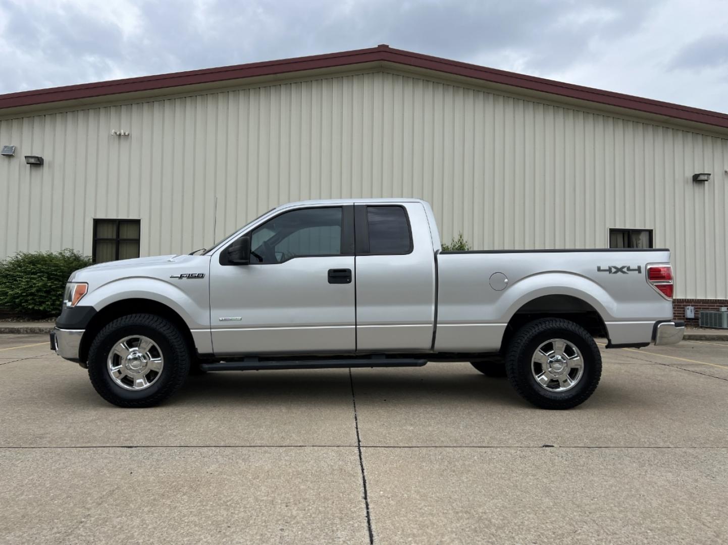 2012 SILVER /Gray Vinyl Ford F-150 XL SuperCab 4WD (1FTFX1ET4CF) with an 3.5L V6 TURBO engine, Automatic transmission, located at 506 S. Kingshighway, Cape Girardeau, MO, 63703, (573) 235-5000, 37.294994, -89.556206 - 2012 Ford F-150 XL 163xxx miles 4x4 3.5L V6 Automatic New Tires Backup Camera Bluetooth Cruise Power Windows/Locks/Mirrors We have financing available and we accept trades! Fill out a credit application on our website or come by today! If you have any questions, give us a call at (573) 23 - Photo#5