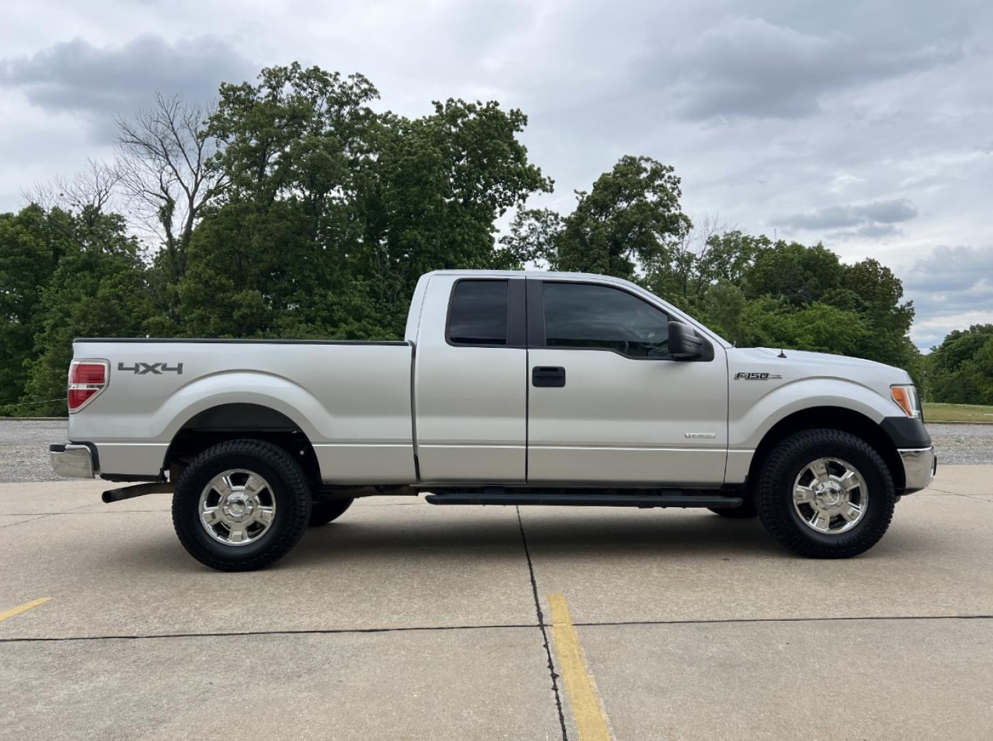 2012 SILVER /Gray Vinyl Ford F-150 XL SuperCab 4WD (1FTFX1ET4CF) with an 3.5L V6 TURBO engine, Automatic transmission, located at 506 S. Kingshighway, Cape Girardeau, MO, 63703, (573) 235-5000, 37.294994, -89.556206 - 2012 Ford F-150 XL 163xxx miles 4x4 3.5L V6 Automatic New Tires Backup Camera Bluetooth Cruise Power Windows/Locks/Mirrors We have financing available and we accept trades! Fill out a credit application on our website or come by today! If you have any questions, give us a call at (573) 23 - Photo#6