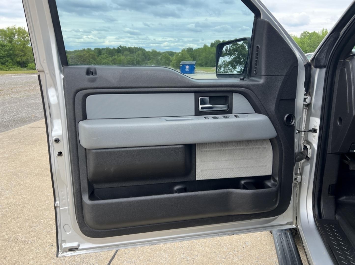 2012 SILVER /Gray Vinyl Ford F-150 XL SuperCab 4WD (1FTFX1ET4CF) with an 3.5L V6 TURBO engine, Automatic transmission, located at 506 S. Kingshighway, Cape Girardeau, MO, 63703, (573) 235-5000, 37.294994, -89.556206 - 2012 Ford F-150 XL 163xxx miles 4x4 3.5L V6 Automatic New Tires Backup Camera Bluetooth Cruise Power Windows/Locks/Mirrors We have financing available and we accept trades! Fill out a credit application on our website or come by today! If you have any questions, give us a call at (573) 23 - Photo#11