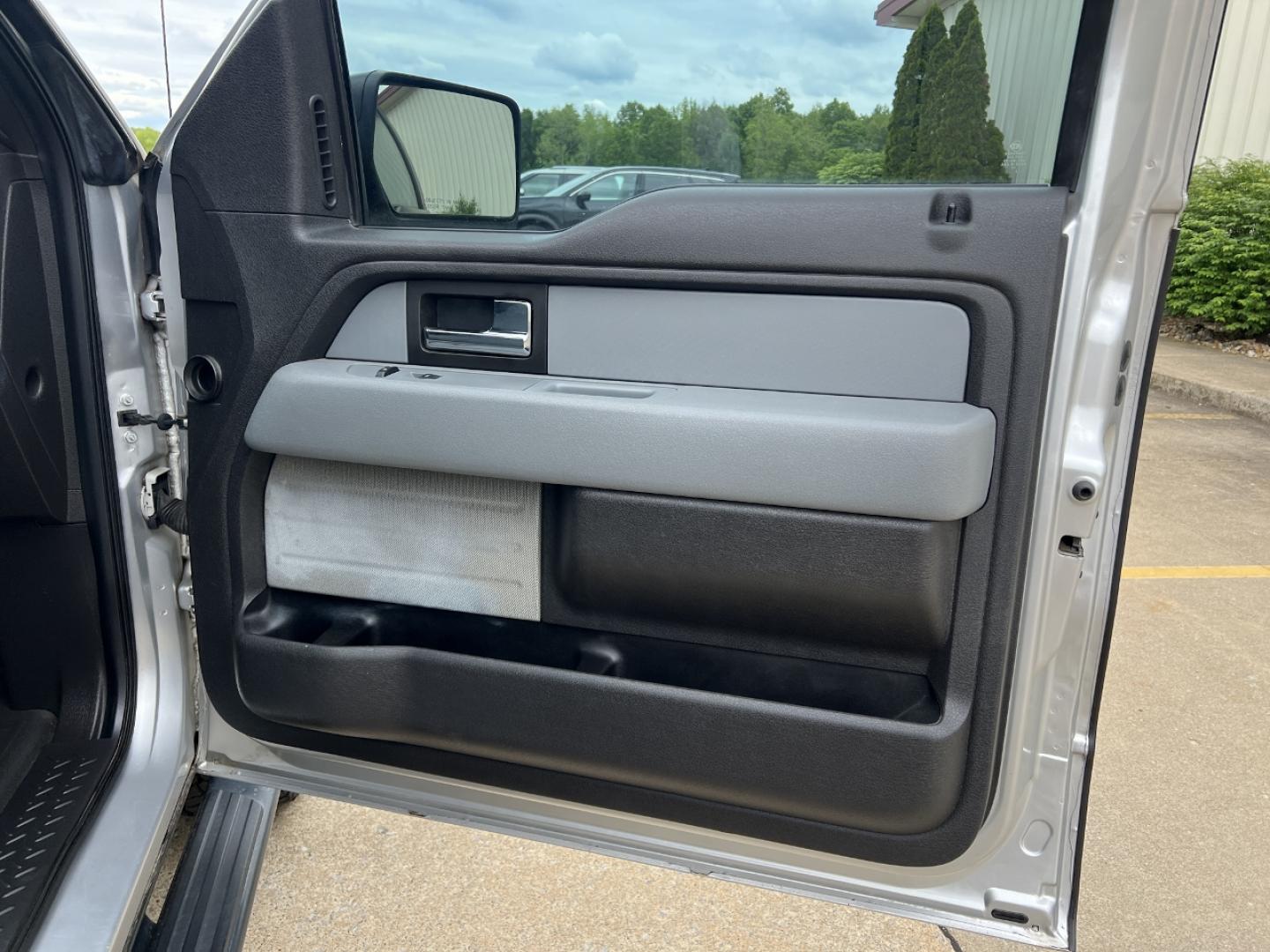 2012 SILVER /Gray Vinyl Ford F-150 XL SuperCab 4WD (1FTFX1ET4CF) with an 3.5L V6 TURBO engine, Automatic transmission, located at 506 S. Kingshighway, Cape Girardeau, MO, 63703, (573) 235-5000, 37.294994, -89.556206 - 2012 Ford F-150 XL 163xxx miles 4x4 3.5L V6 Automatic New Tires Backup Camera Bluetooth Cruise Power Windows/Locks/Mirrors We have financing available and we accept trades! Fill out a credit application on our website or come by today! If you have any questions, give us a call at (573) 23 - Photo#15