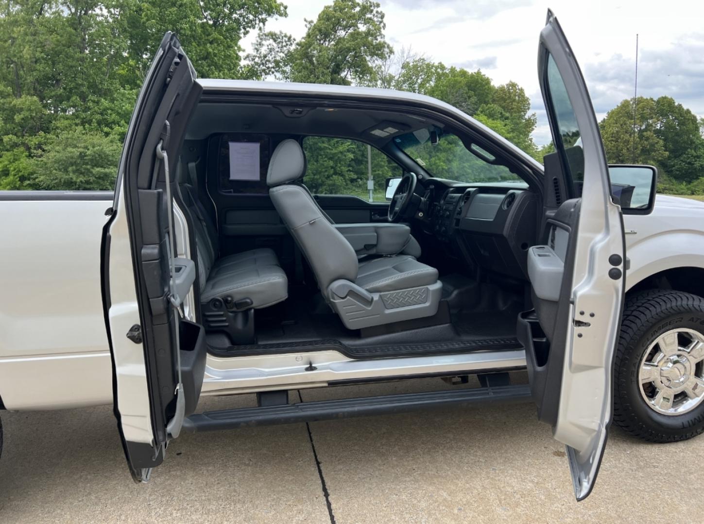 2012 SILVER /Gray Vinyl Ford F-150 XL SuperCab 4WD (1FTFX1ET4CF) with an 3.5L V6 TURBO engine, Automatic transmission, located at 506 S. Kingshighway, Cape Girardeau, MO, 63703, (573) 235-5000, 37.294994, -89.556206 - 2012 Ford F-150 XL 163xxx miles 4x4 3.5L V6 Automatic New Tires Backup Camera Bluetooth Cruise Power Windows/Locks/Mirrors We have financing available and we accept trades! Fill out a credit application on our website or come by today! If you have any questions, give us a call at (573) 23 - Photo#18