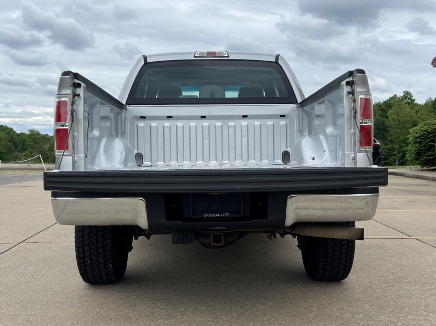 2012 SILVER /Gray Vinyl Ford F-150 XL SuperCab 4WD (1FTFX1ET4CF) with an 3.5L V6 TURBO engine, Automatic transmission, located at 506 S. Kingshighway, Cape Girardeau, MO, 63703, (573) 235-5000, 37.294994, -89.556206 - 2012 Ford F-150 XL 163xxx miles 4x4 3.5L V6 Automatic New Tires Backup Camera Bluetooth Cruise Power Windows/Locks/Mirrors We have financing available and we accept trades! Fill out a credit application on our website or come by today! If you have any questions, give us a call at (573) 23 - Photo#19