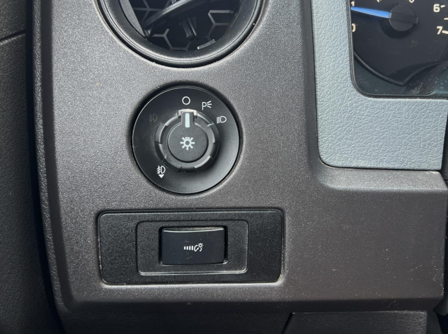 2012 SILVER /Gray Vinyl Ford F-150 XL SuperCab 4WD (1FTFX1ET4CF) with an 3.5L V6 TURBO engine, Automatic transmission, located at 506 S. Kingshighway, Cape Girardeau, MO, 63703, (573) 235-5000, 37.294994, -89.556206 - 2012 Ford F-150 XL 163xxx miles 4x4 3.5L V6 Automatic New Tires Backup Camera Bluetooth Cruise Power Windows/Locks/Mirrors We have financing available and we accept trades! Fill out a credit application on our website or come by today! If you have any questions, give us a call at (573) 23 - Photo#30