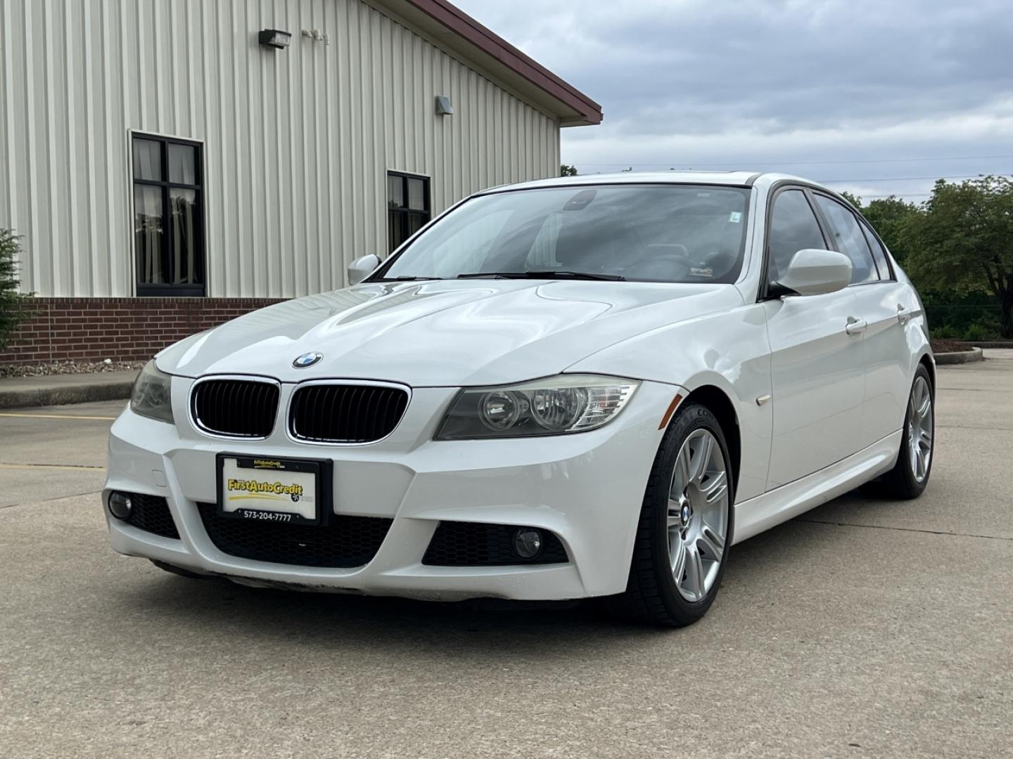 2010 WHITE /Tan Leather BMW 3-Series 328i (WBAPH7C53AE) with an 3.0L 6 Cyl. engine, Automatic transmission, located at 506 S. Kingshighway, Cape Girardeau, MO, 63703, (573) 235-5000, 37.294994, -89.556206 - 2010 BMW 3 Series 328i Only 95xxx miles Rear Wheel Drive 3.0L I6 Automatic Leather Navigation Power/Heated Seats Sunroof Cruise Power Windows/Locks/Mirrors We have financing available and we accept trades! Fill out a credit application on our website or come by today! If you have any que - Photo#6