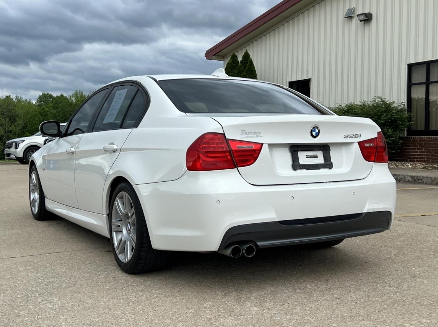 2010 WHITE /Tan Leather BMW 3-Series 328i (WBAPH7C53AE) with an 3.0L 6 Cyl. engine, Automatic transmission, located at 506 S. Kingshighway, Cape Girardeau, MO, 63703, (573) 235-5000, 37.294994, -89.556206 - 2010 BMW 3 Series 328i Only 95xxx miles Rear Wheel Drive 3.0L I6 Automatic Leather Navigation Power/Heated Seats Sunroof Cruise Power Windows/Locks/Mirrors We have financing available and we accept trades! Fill out a credit application on our website or come by today! If you have any que - Photo#10
