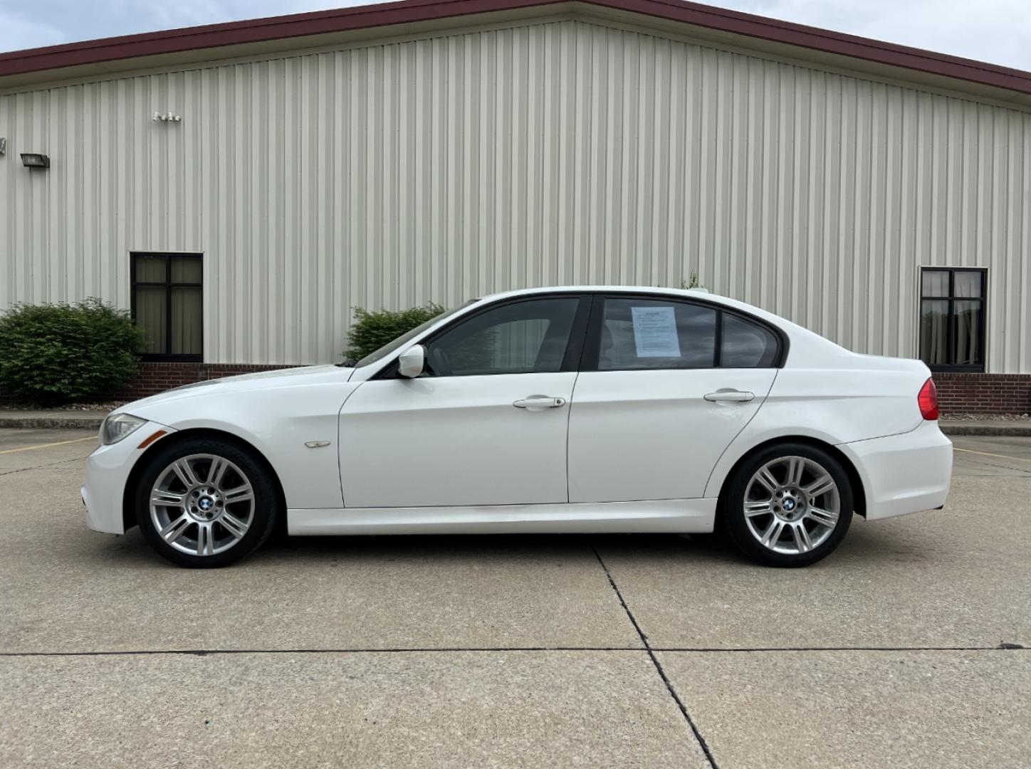 2010 WHITE /Tan Leather BMW 3-Series 328i (WBAPH7C53AE) with an 3.0L 6 Cyl. engine, Automatic transmission, located at 506 S. Kingshighway, Cape Girardeau, MO, 63703, (573) 235-5000, 37.294994, -89.556206 - 2010 BMW 3 Series 328i Only 95xxx miles Rear Wheel Drive 3.0L I6 Automatic Leather Navigation Power/Heated Seats Sunroof Cruise Power Windows/Locks/Mirrors We have financing available and we accept trades! Fill out a credit application on our website or come by today! If you have any que - Photo#7
