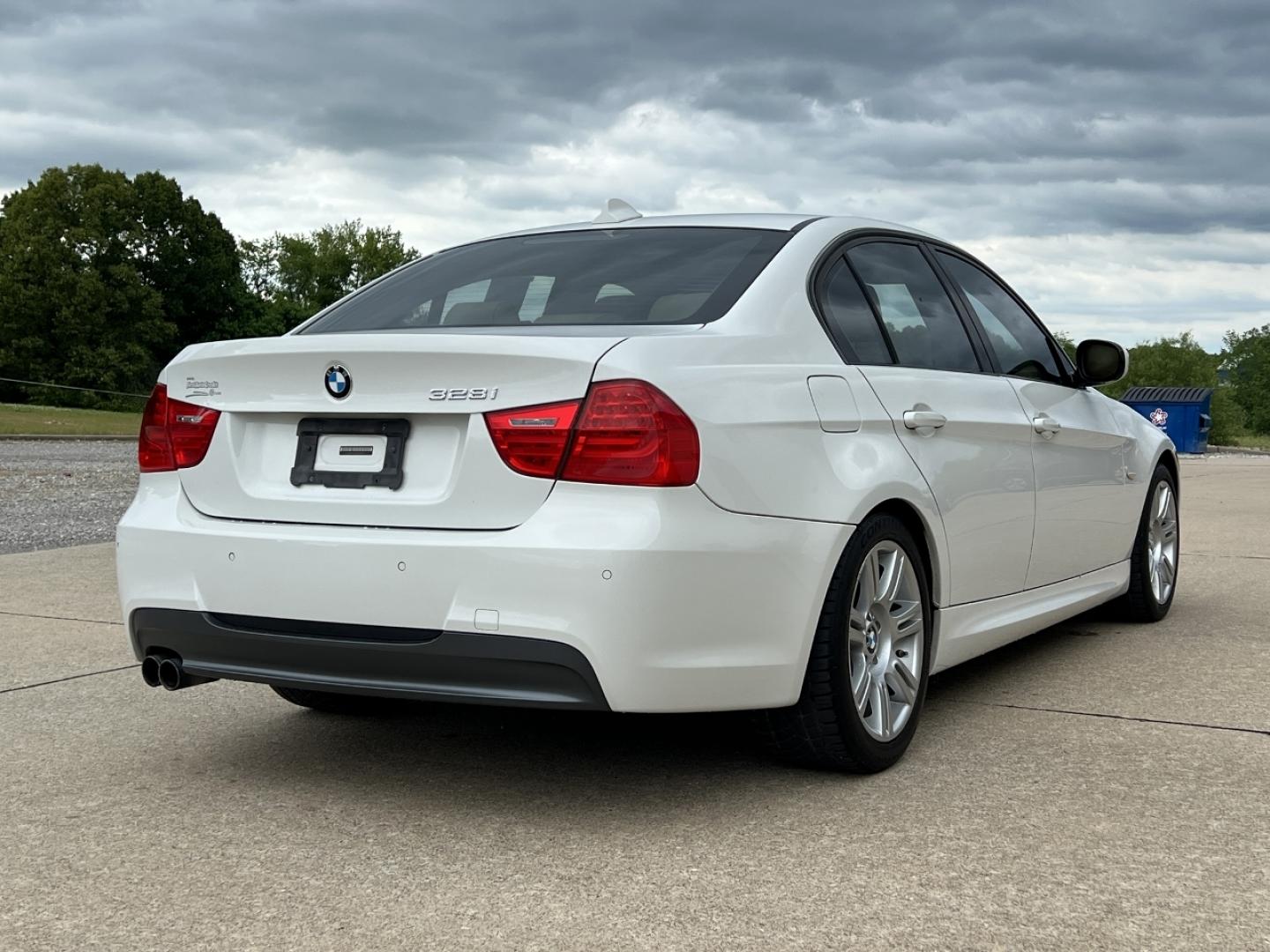 2010 WHITE /Tan Leather BMW 3-Series 328i (WBAPH7C53AE) with an 3.0L 6 Cyl. engine, Automatic transmission, located at 506 S. Kingshighway, Cape Girardeau, MO, 63703, (573) 235-5000, 37.294994, -89.556206 - 2010 BMW 3 Series 328i Only 95xxx miles Rear Wheel Drive 3.0L I6 Automatic Leather Navigation Power/Heated Seats Sunroof Cruise Power Windows/Locks/Mirrors We have financing available and we accept trades! Fill out a credit application on our website or come by today! If you have any que - Photo#9