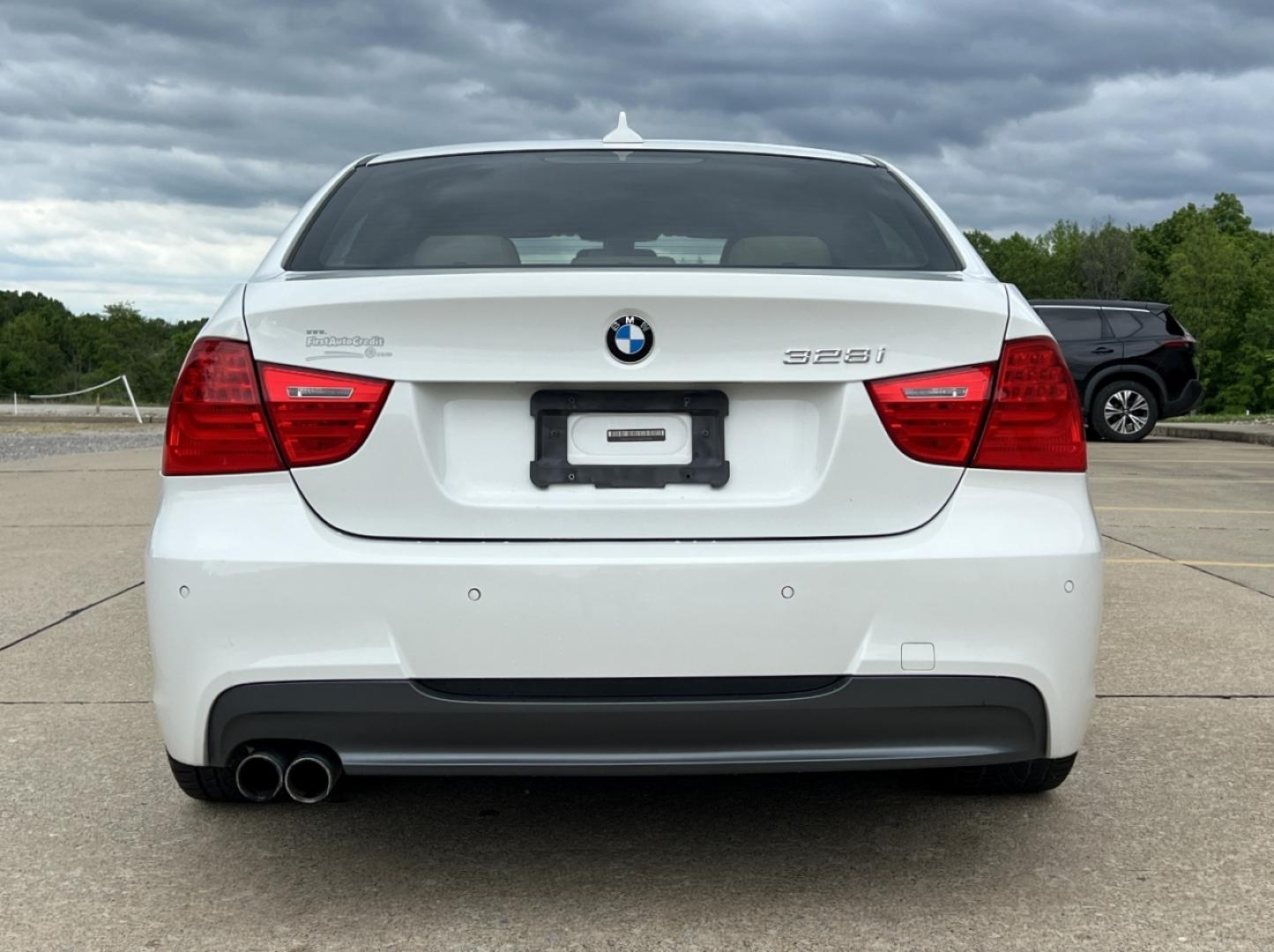 2010 WHITE /Tan Leather BMW 3-Series 328i (WBAPH7C53AE) with an 3.0L 6 Cyl. engine, Automatic transmission, located at 506 S. Kingshighway, Cape Girardeau, MO, 63703, (573) 235-5000, 37.294994, -89.556206 - 2010 BMW 3 Series 328i Only 95xxx miles Rear Wheel Drive 3.0L I6 Automatic Leather Navigation Power/Heated Seats Sunroof Cruise Power Windows/Locks/Mirrors We have financing available and we accept trades! Fill out a credit application on our website or come by today! If you have any que - Photo#11