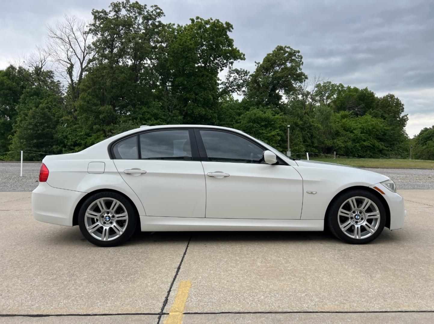 2010 WHITE /Tan Leather BMW 3-Series 328i (WBAPH7C53AE) with an 3.0L 6 Cyl. engine, Automatic transmission, located at 506 S. Kingshighway, Cape Girardeau, MO, 63703, (573) 235-5000, 37.294994, -89.556206 - 2010 BMW 3 Series 328i Only 95xxx miles Rear Wheel Drive 3.0L I6 Automatic Leather Navigation Power/Heated Seats Sunroof Cruise Power Windows/Locks/Mirrors We have financing available and we accept trades! Fill out a credit application on our website or come by today! If you have any que - Photo#8
