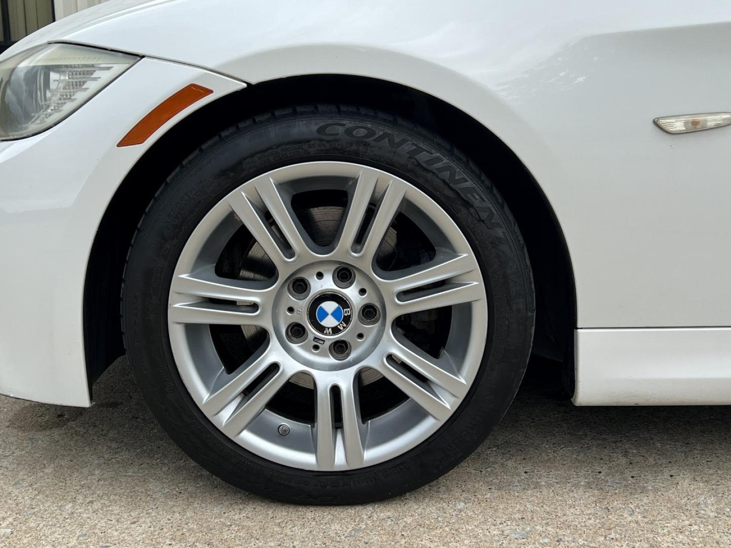 2010 WHITE /Tan Leather BMW 3-Series 328i (WBAPH7C53AE) with an 3.0L 6 Cyl. engine, Automatic transmission, located at 506 S. Kingshighway, Cape Girardeau, MO, 63703, (573) 235-5000, 37.294994, -89.556206 - 2010 BMW 3 Series 328i Only 95xxx miles Rear Wheel Drive 3.0L I6 Automatic Leather Navigation Power/Heated Seats Sunroof Cruise Power Windows/Locks/Mirrors We have financing available and we accept trades! Fill out a credit application on our website or come by today! If you have any que - Photo#31