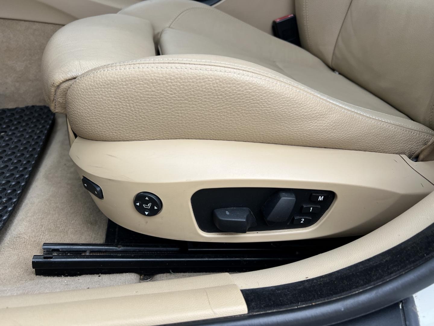 2010 WHITE /Tan Leather BMW 3-Series 328i (WBAPH7C53AE) with an 3.0L 6 Cyl. engine, Automatic transmission, located at 506 S. Kingshighway, Cape Girardeau, MO, 63703, (573) 235-5000, 37.294994, -89.556206 - 2010 BMW 3 Series 328i Only 95xxx miles Rear Wheel Drive 3.0L I6 Automatic Leather Navigation Power/Heated Seats Sunroof Cruise Power Windows/Locks/Mirrors We have financing available and we accept trades! Fill out a credit application on our website or come by today! If you have any que - Photo#5