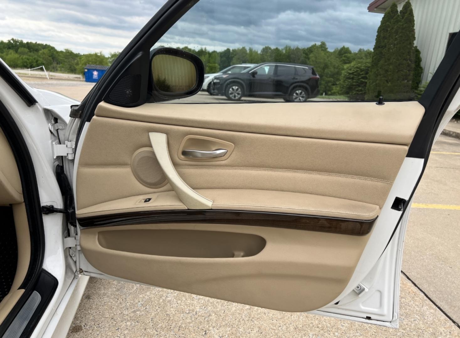 2010 WHITE /Tan Leather BMW 3-Series 328i (WBAPH7C53AE) with an 3.0L 6 Cyl. engine, Automatic transmission, located at 506 S. Kingshighway, Cape Girardeau, MO, 63703, (573) 235-5000, 37.294994, -89.556206 - 2010 BMW 3 Series 328i Only 95xxx miles Rear Wheel Drive 3.0L I6 Automatic Leather Navigation Power/Heated Seats Sunroof Cruise Power Windows/Locks/Mirrors We have financing available and we accept trades! Fill out a credit application on our website or come by today! If you have any que - Photo#16